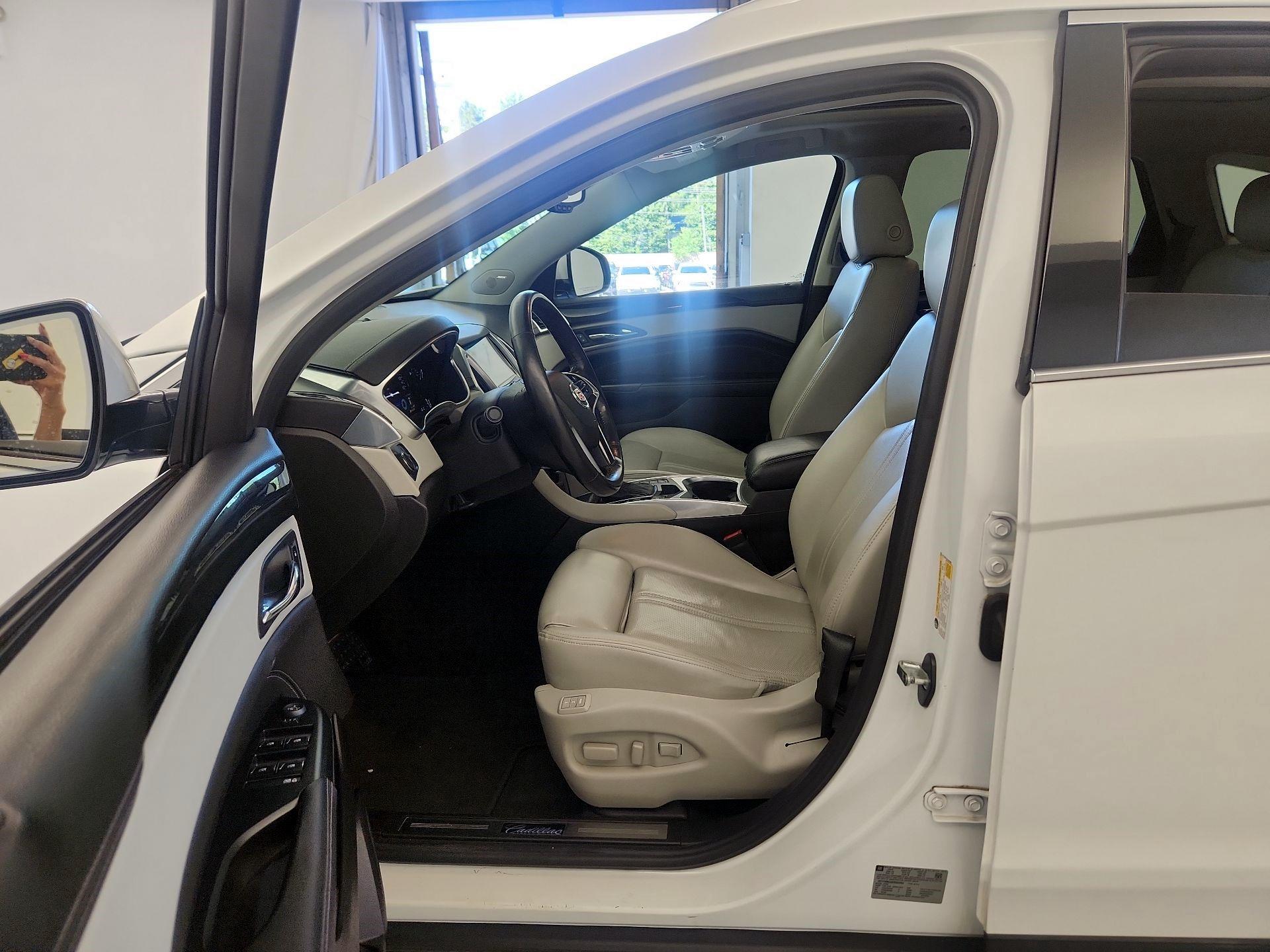Thumbnail: 2014 Cadillac SRX - 9