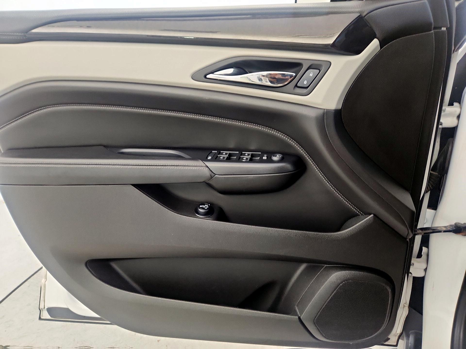Thumbnail: 2014 Cadillac SRX - 10
