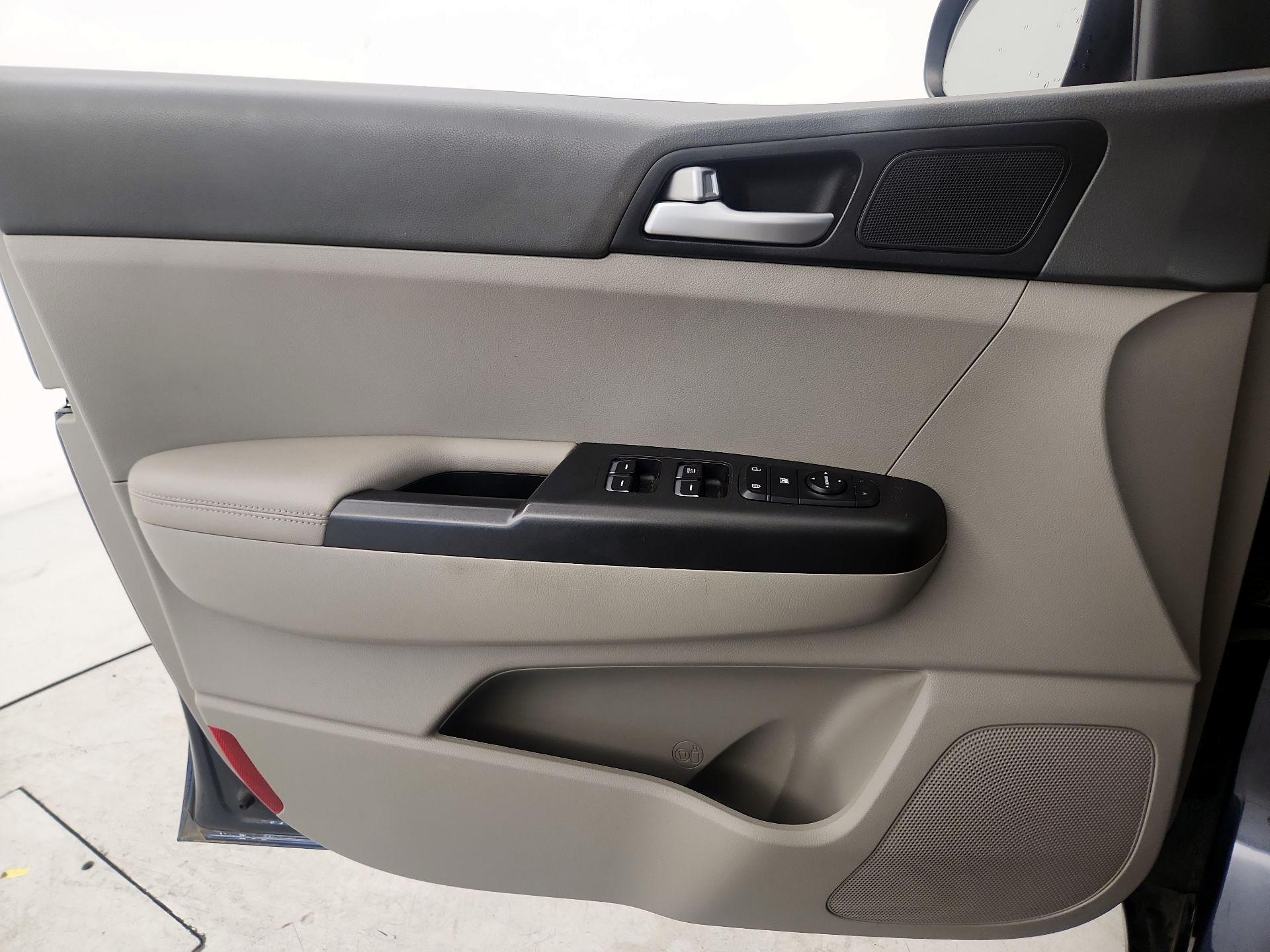 Thumbnail: 2019 Kia Sportage - 12
