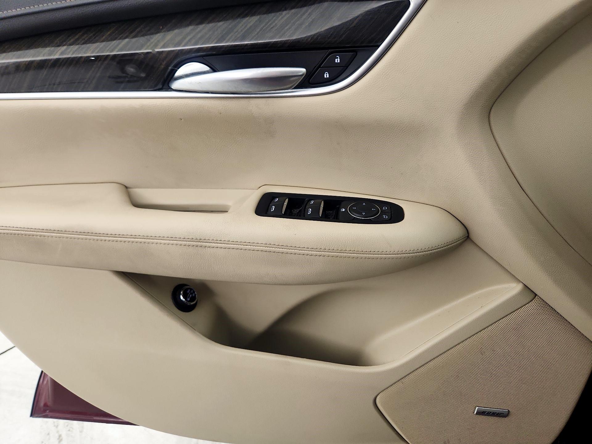Thumbnail: 2017 Cadillac XT5 - 12