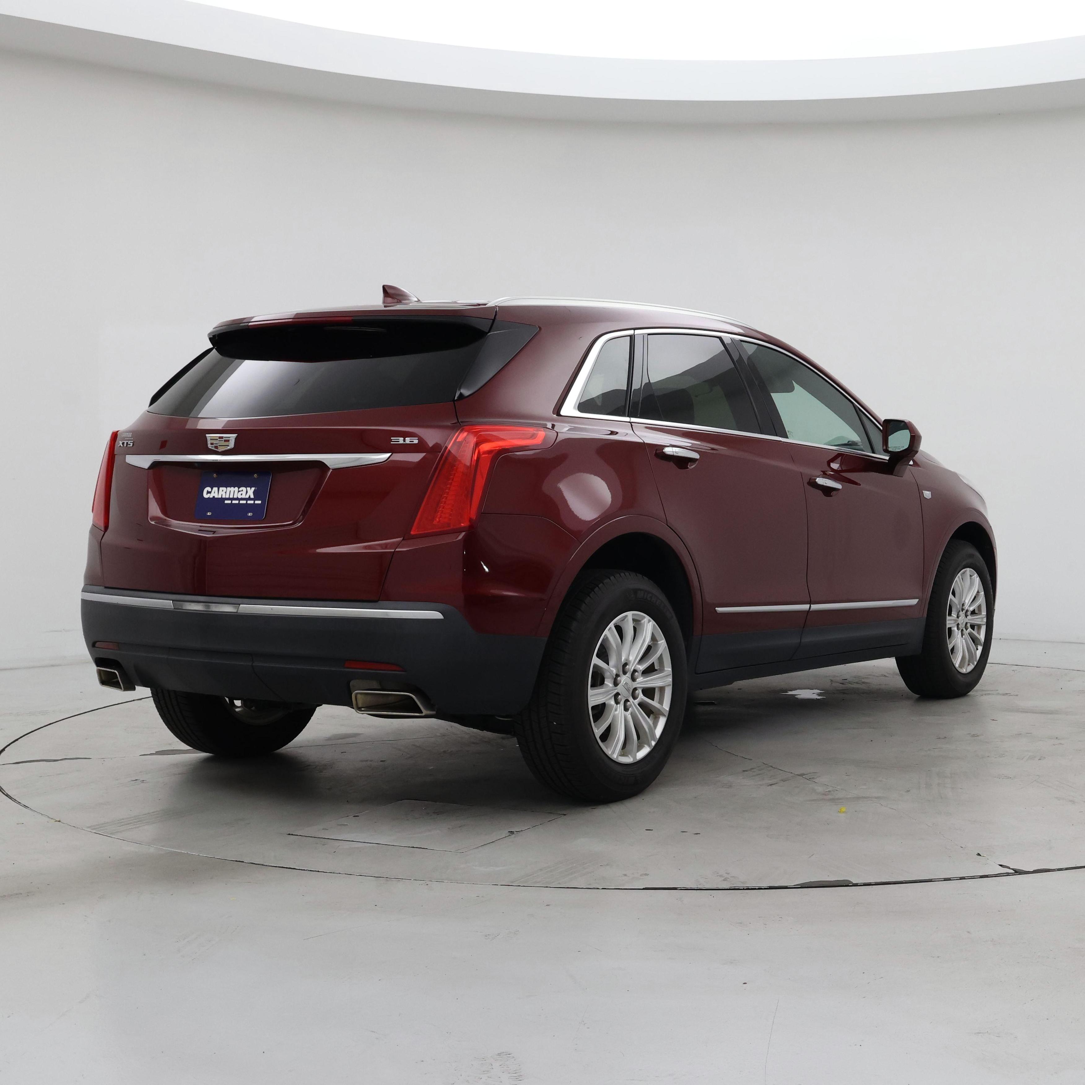 Thumbnail: 2017 Cadillac XT5 - 8