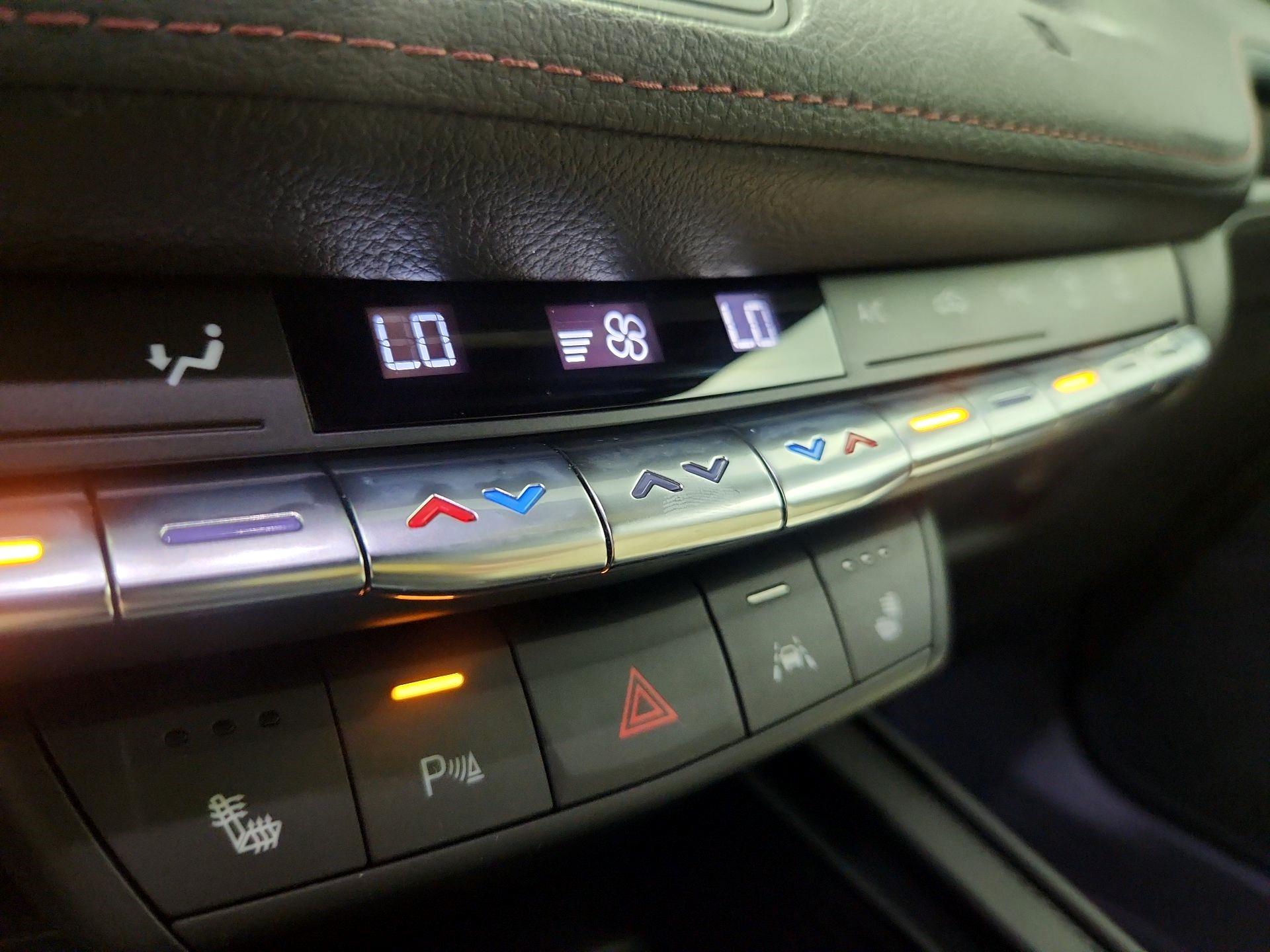 Thumbnail: 2019 Cadillac XT4 - 17