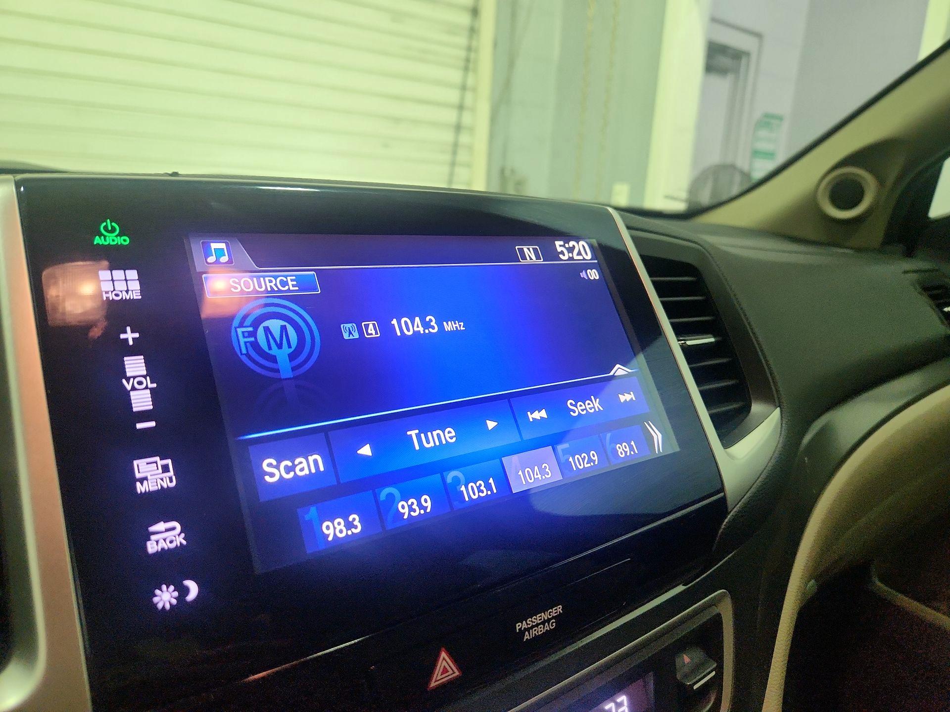 Thumbnail: 2016 Honda Pilot - 15