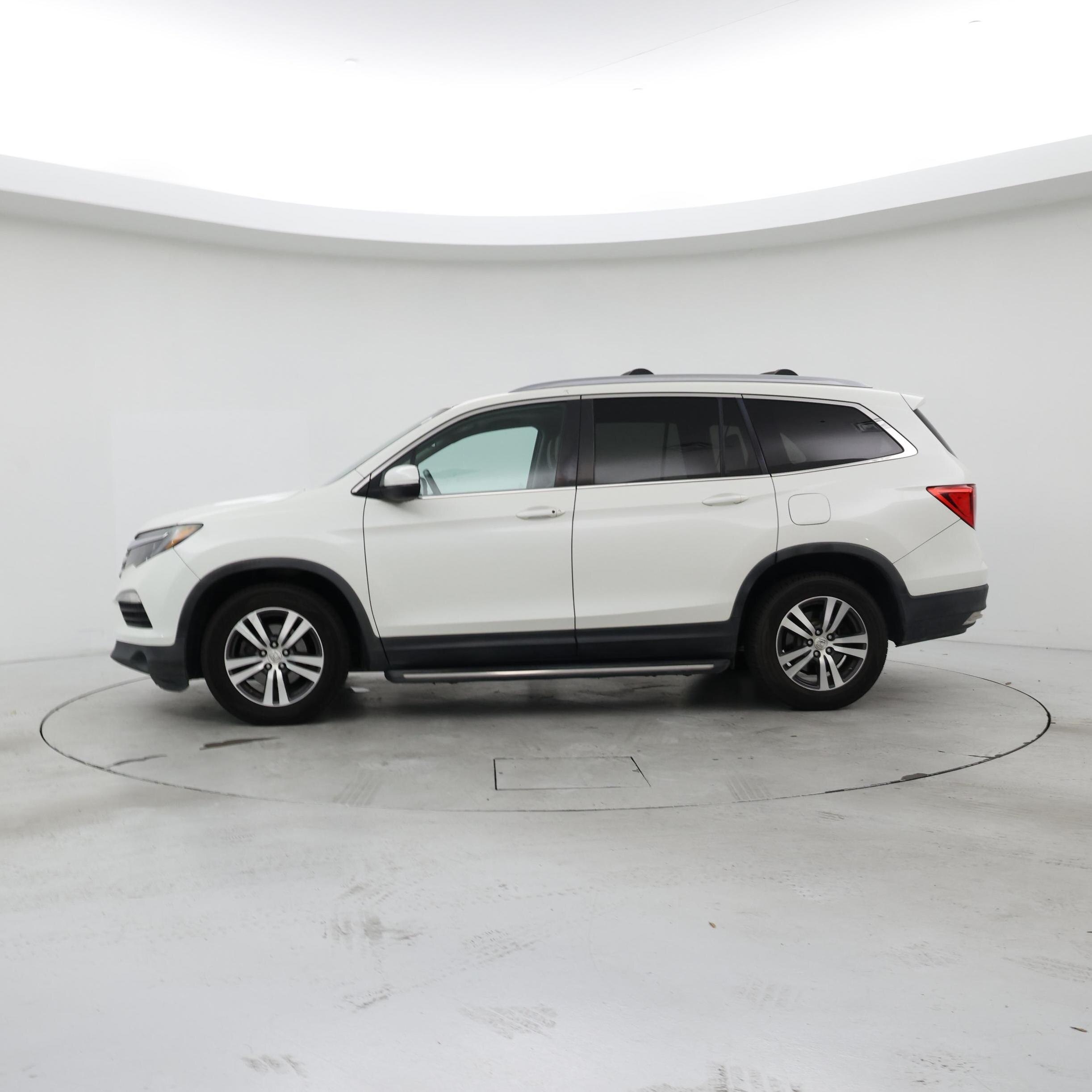 Thumbnail: 2016 Honda Pilot - 3