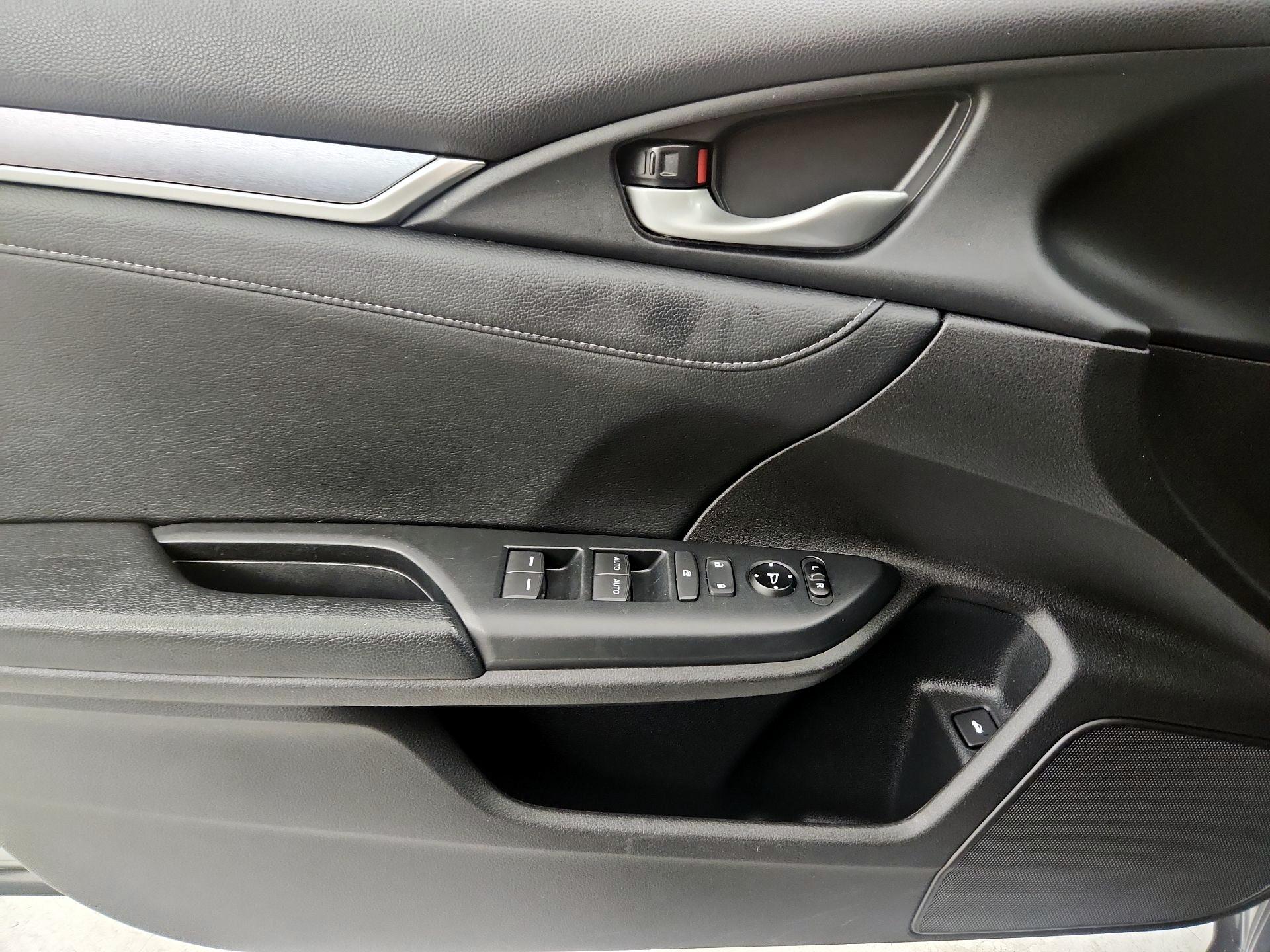 Thumbnail: 2016 Honda Civic - 12