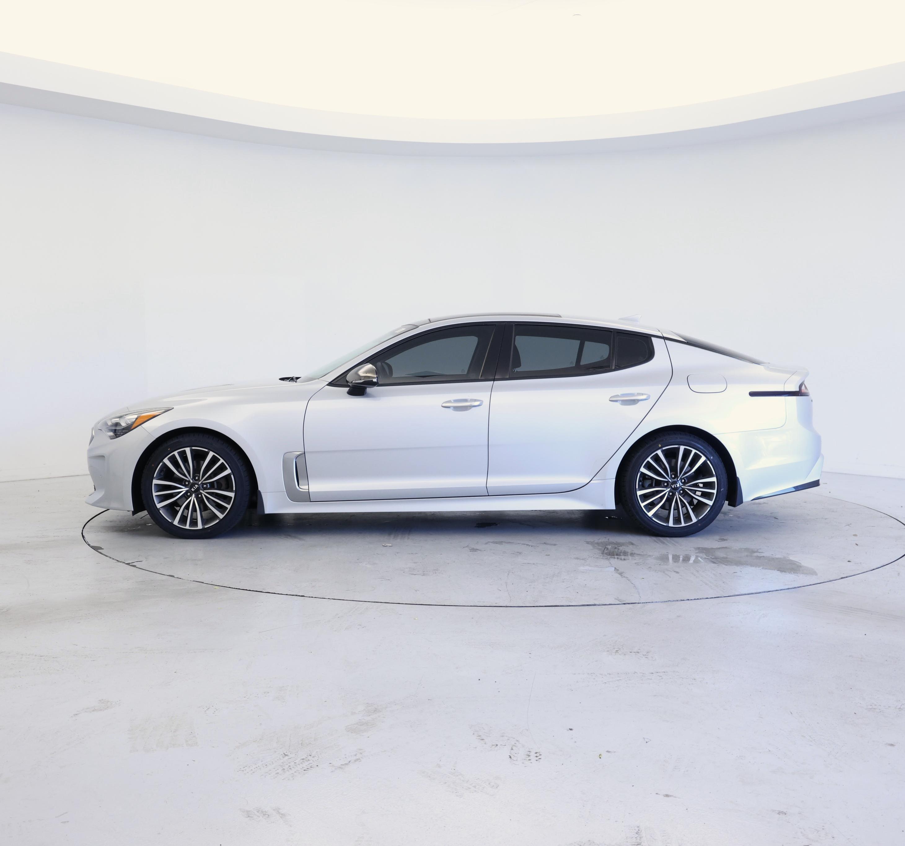Thumbnail: 2018 Kia Stinger - 3