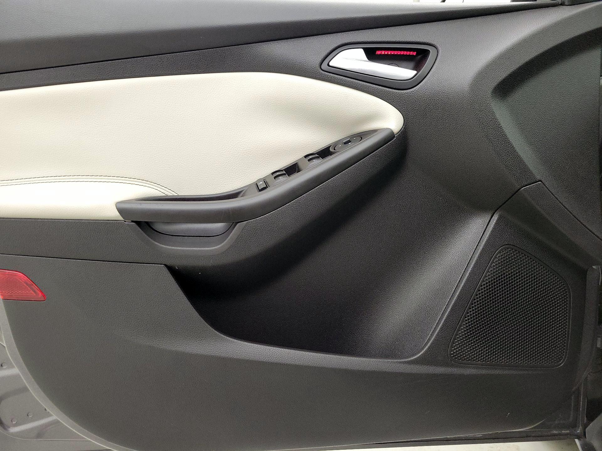 Thumbnail: 2013 Ford Focus - 12