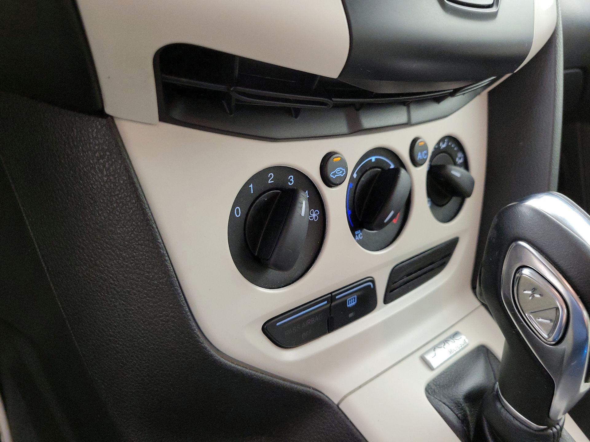 Thumbnail: 2013 Ford Focus - 15