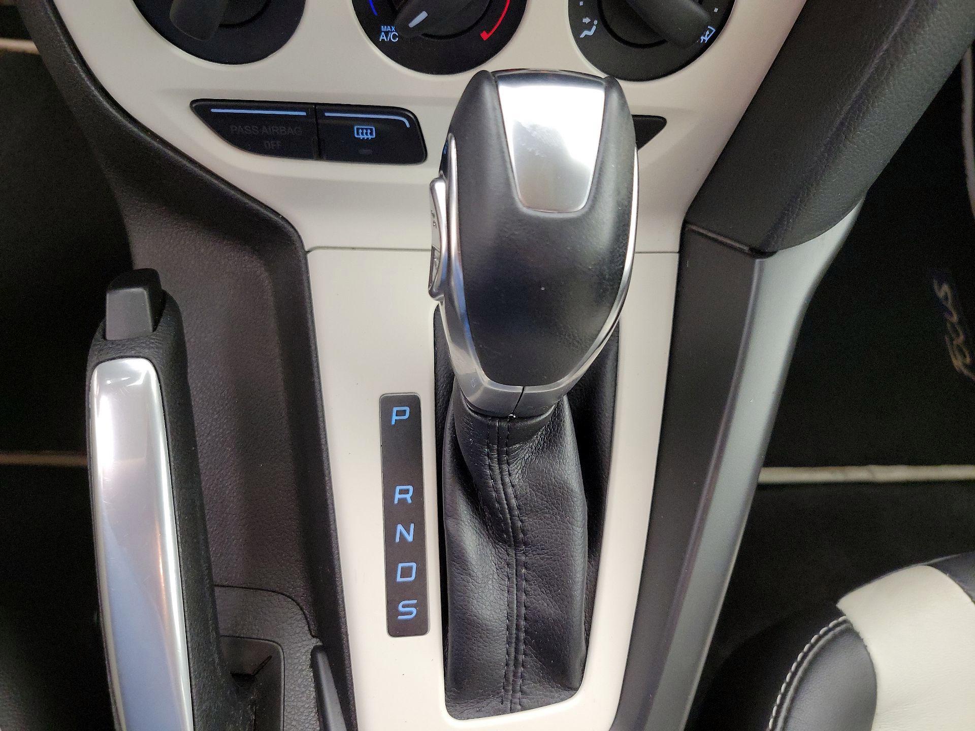 Thumbnail: 2013 Ford Focus - 16