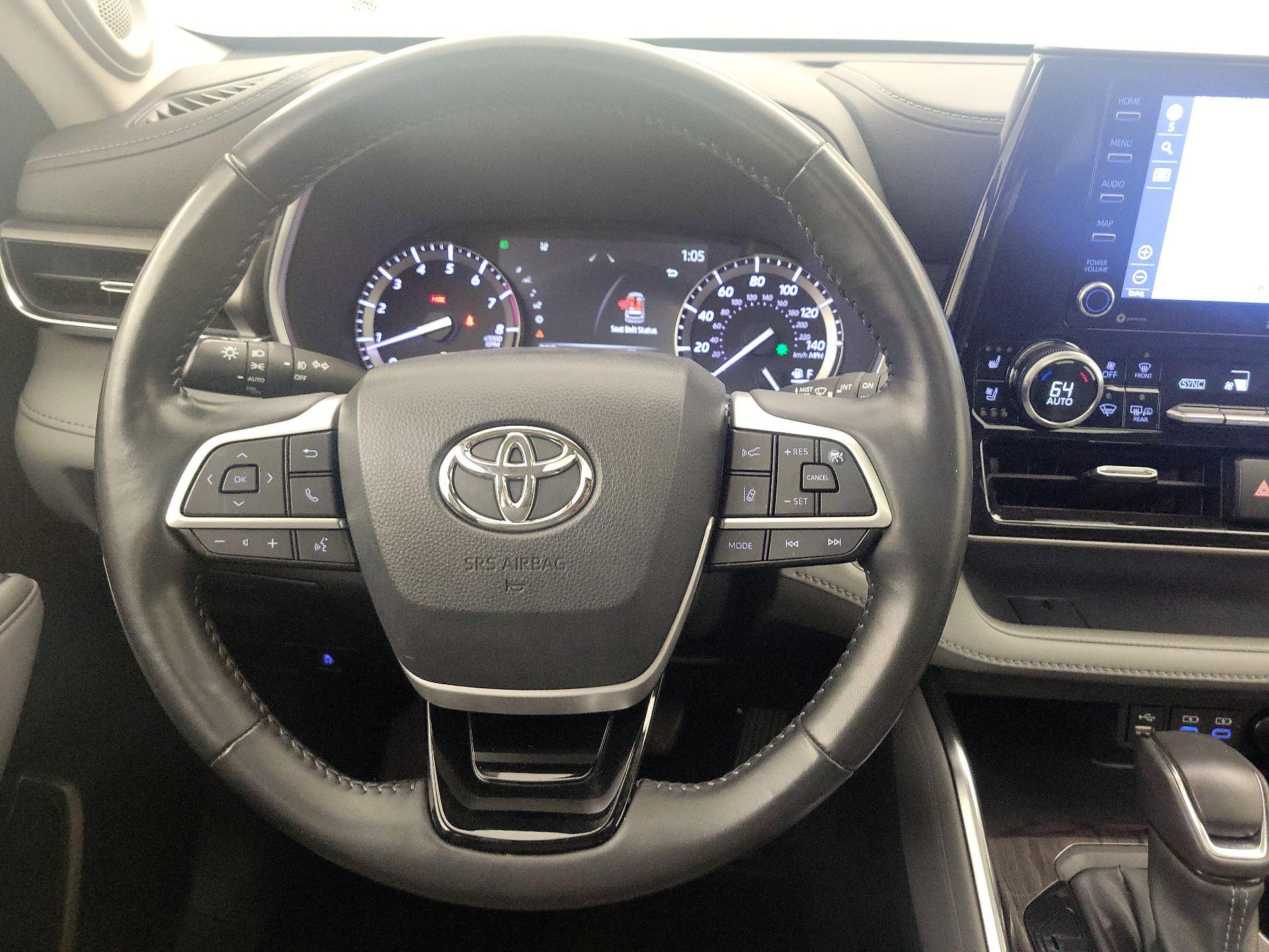 Thumbnail: 2022 Toyota Highlander - 10