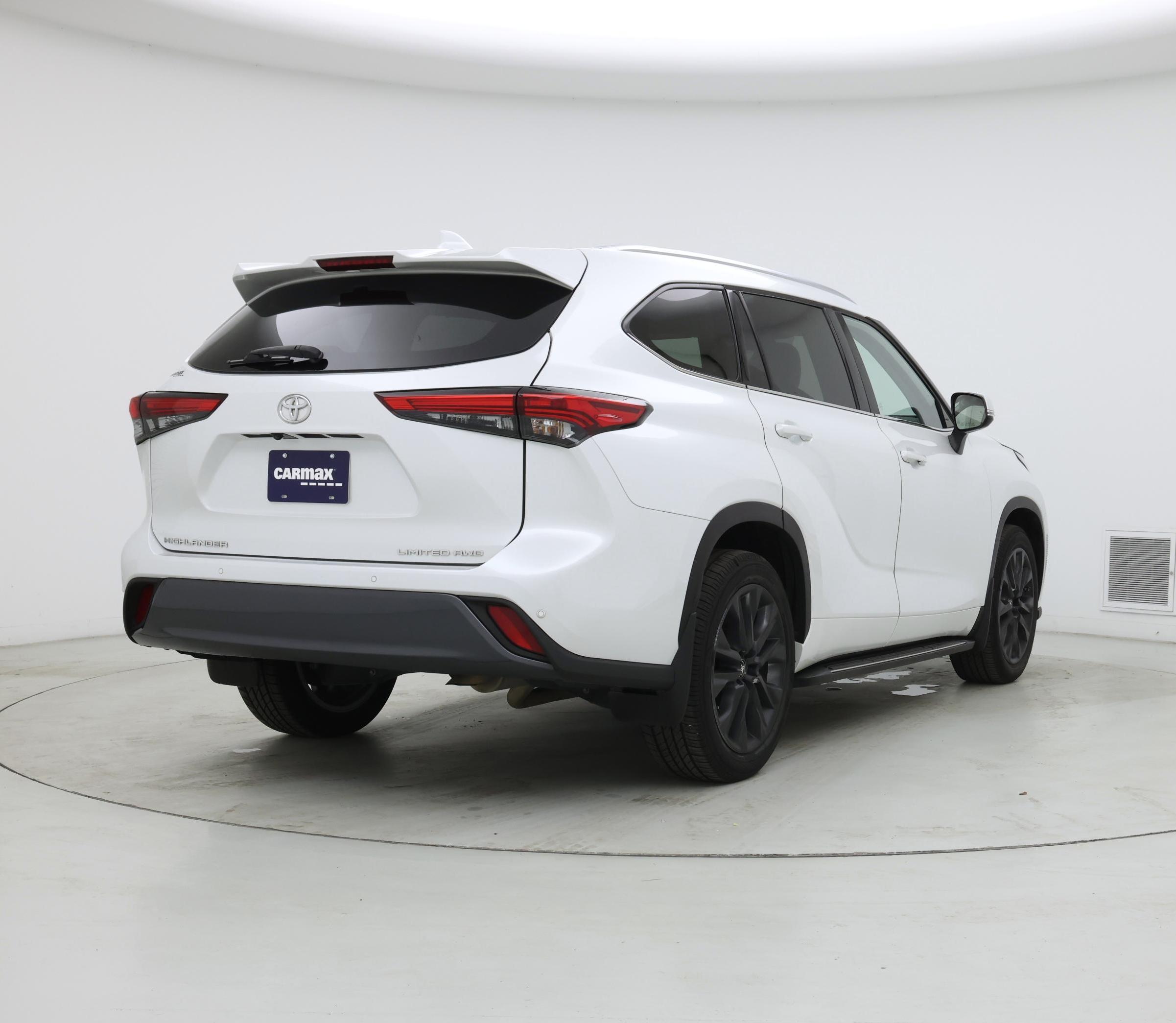 Thumbnail: 2022 Toyota Highlander - 8