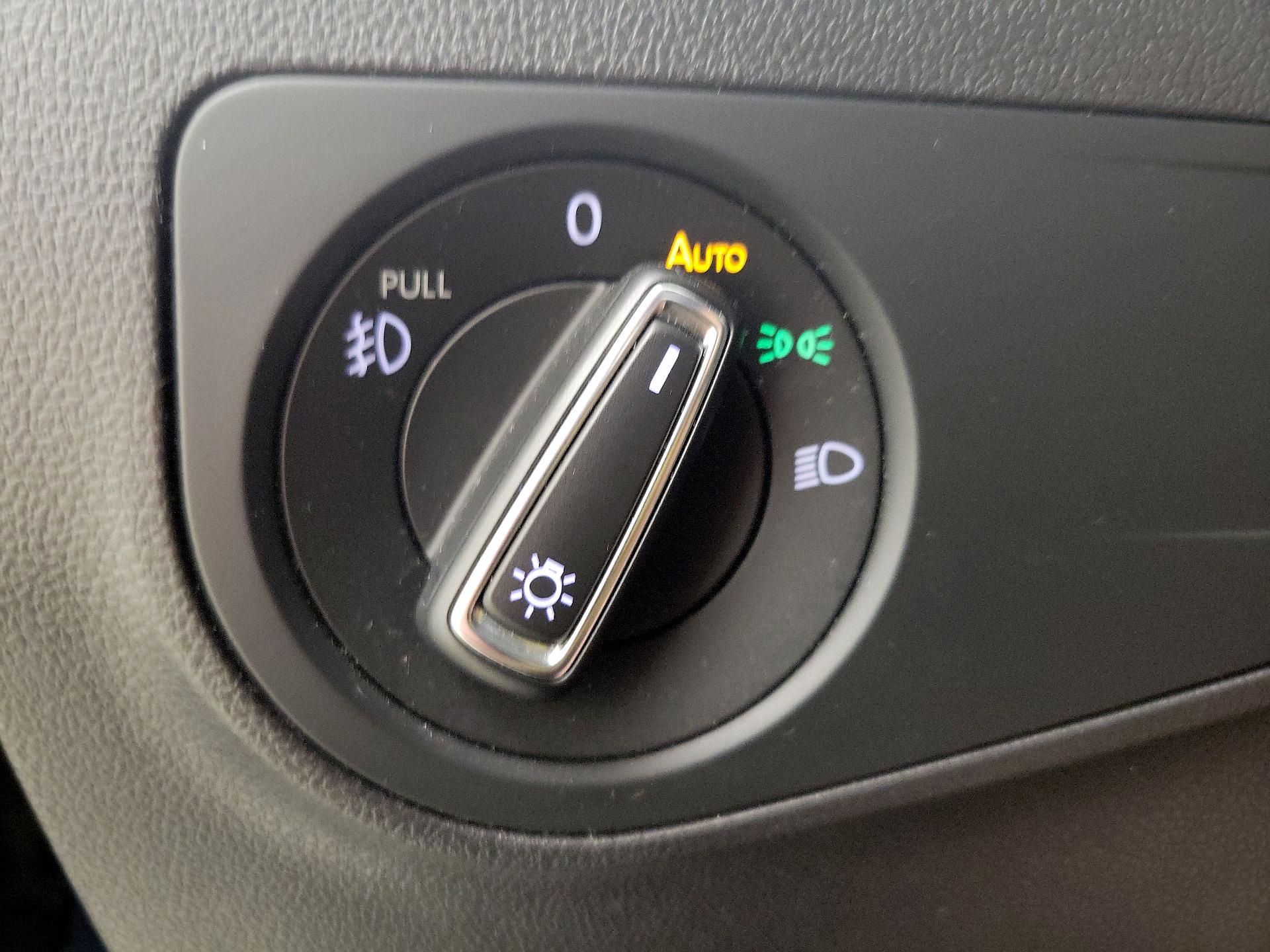 Thumbnail: 2018 Volkswagen Tiguan - 13