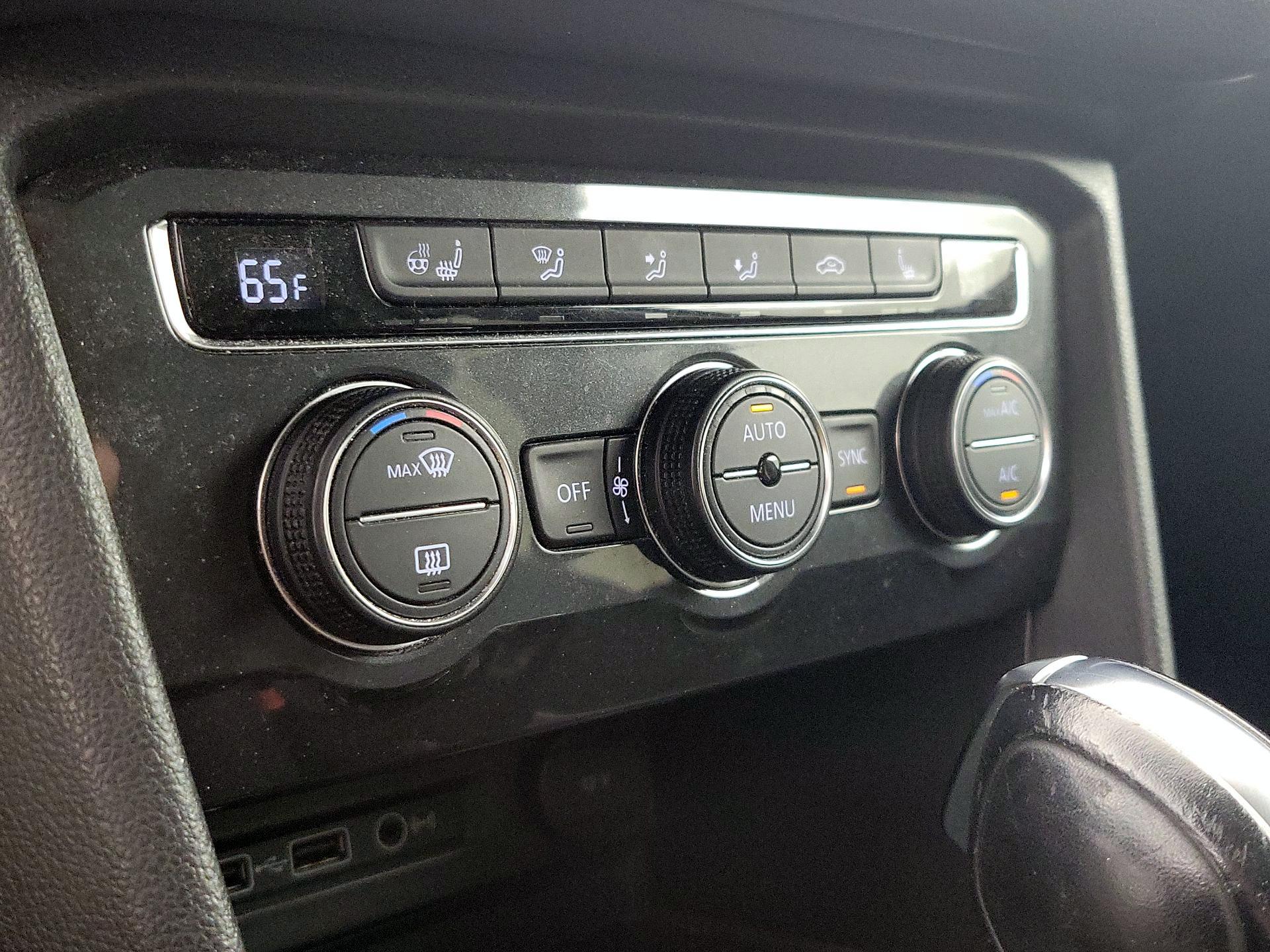 Thumbnail: 2018 Volkswagen Tiguan - 17