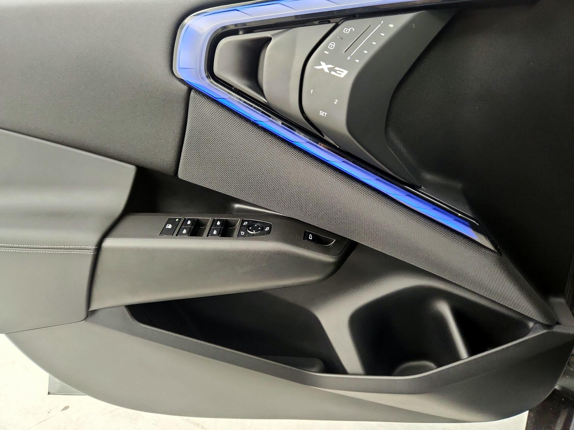Thumbnail: 2025 BMW X3 - 12