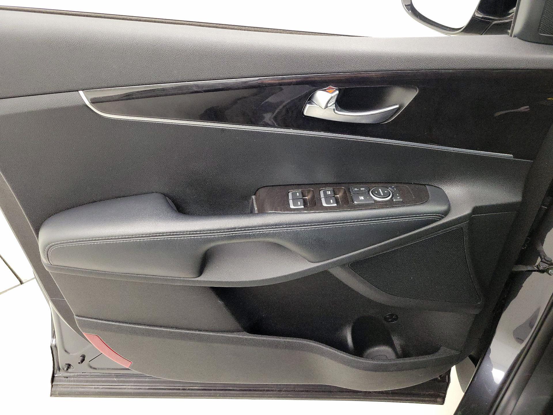 Thumbnail: 2017 Kia Sorento - 12