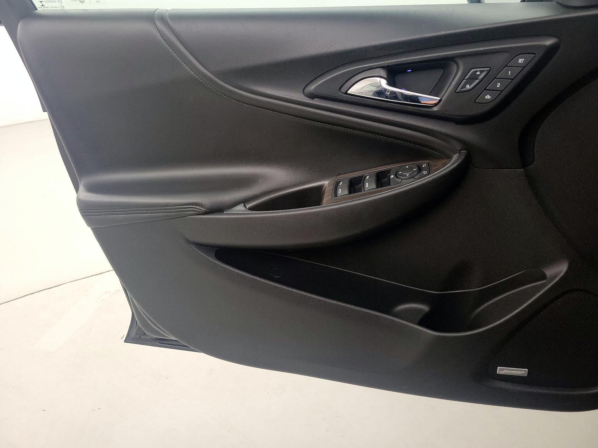 Thumbnail: 2016 Chevrolet Malibu - 12