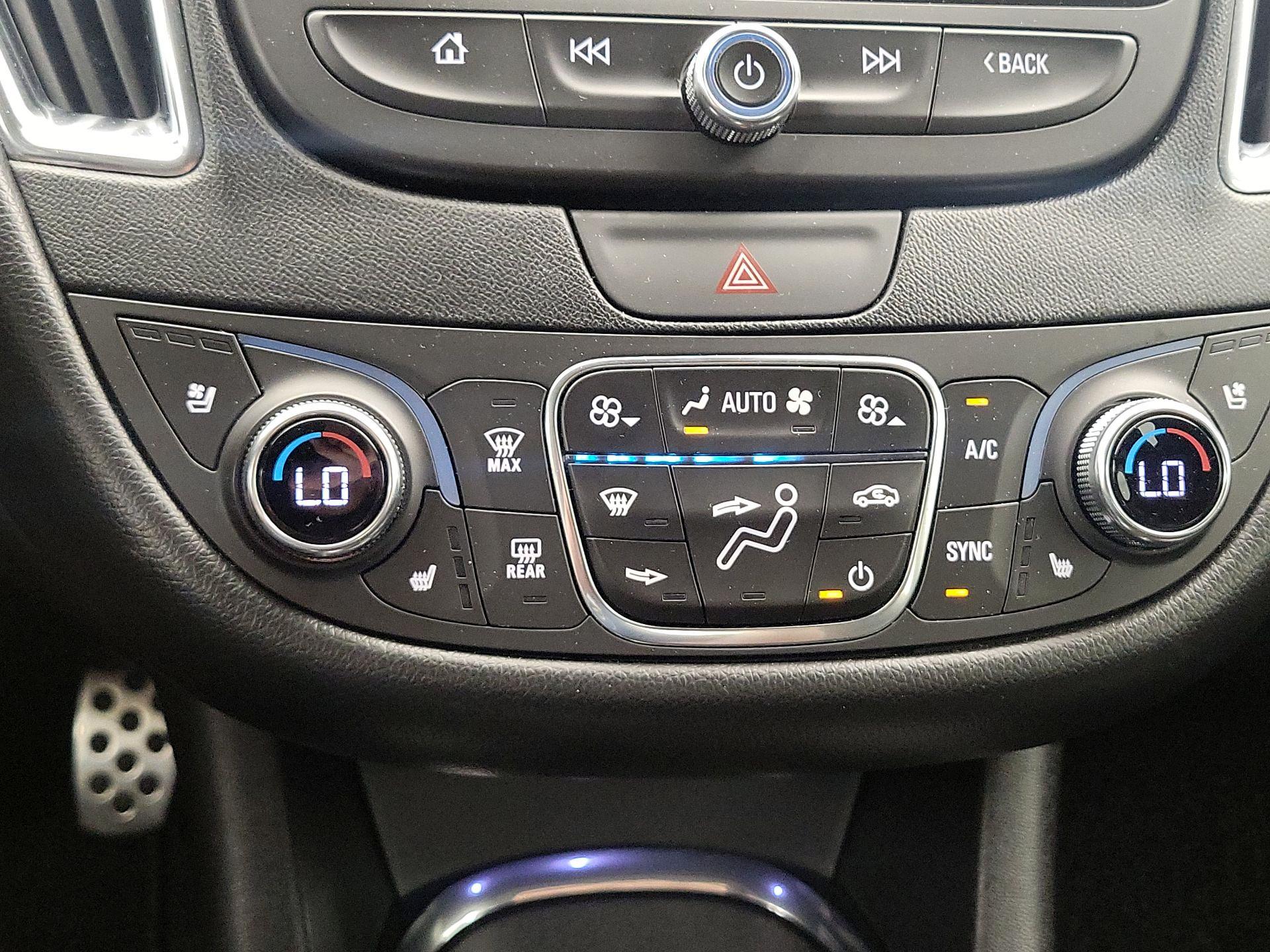 Thumbnail: 2016 Chevrolet Malibu - 16