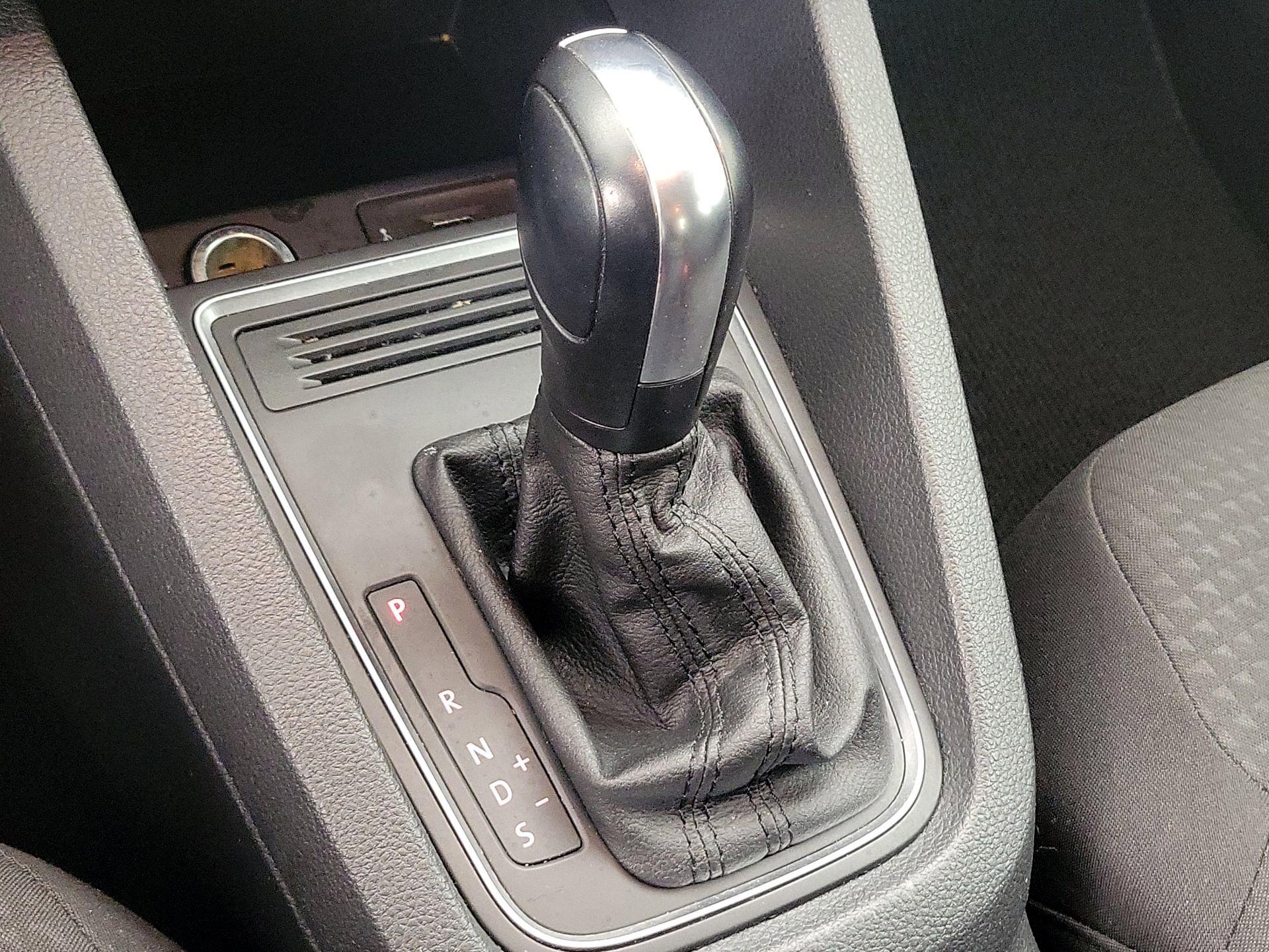 Thumbnail: 2016 Volkswagen Jetta - 16