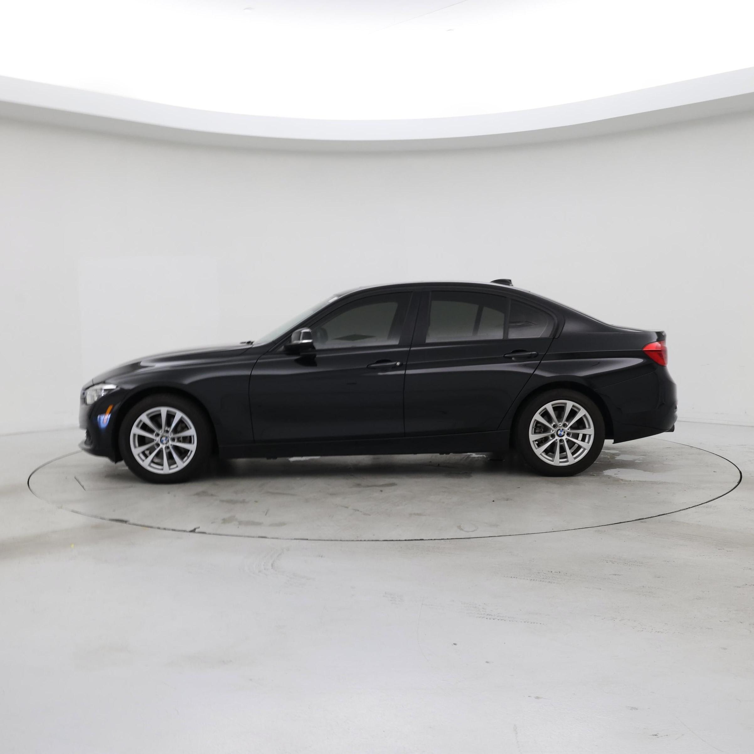 Thumbnail: 2018 BMW 3 Series - 3