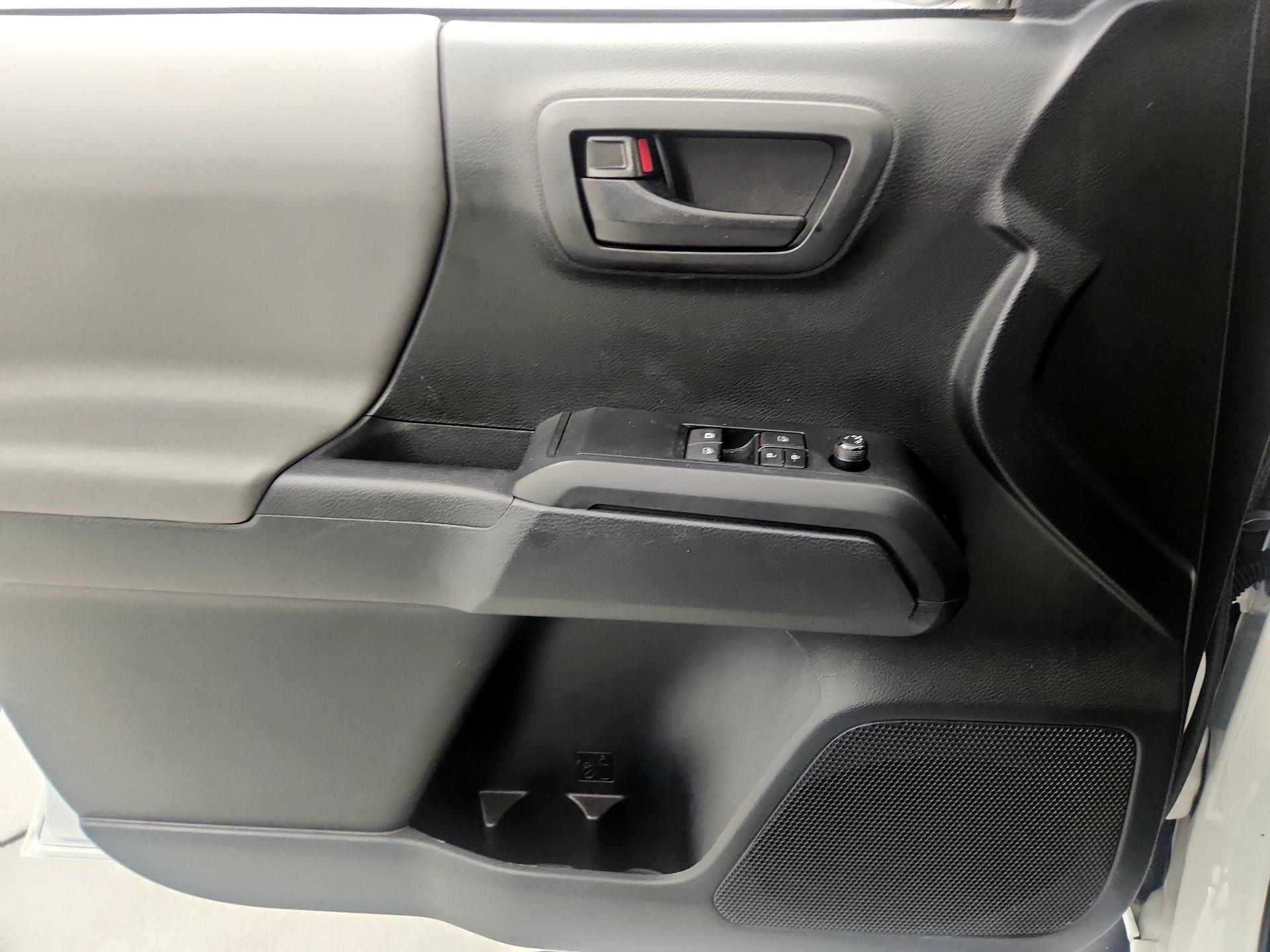 Thumbnail: 2019 Toyota Tacoma - 12