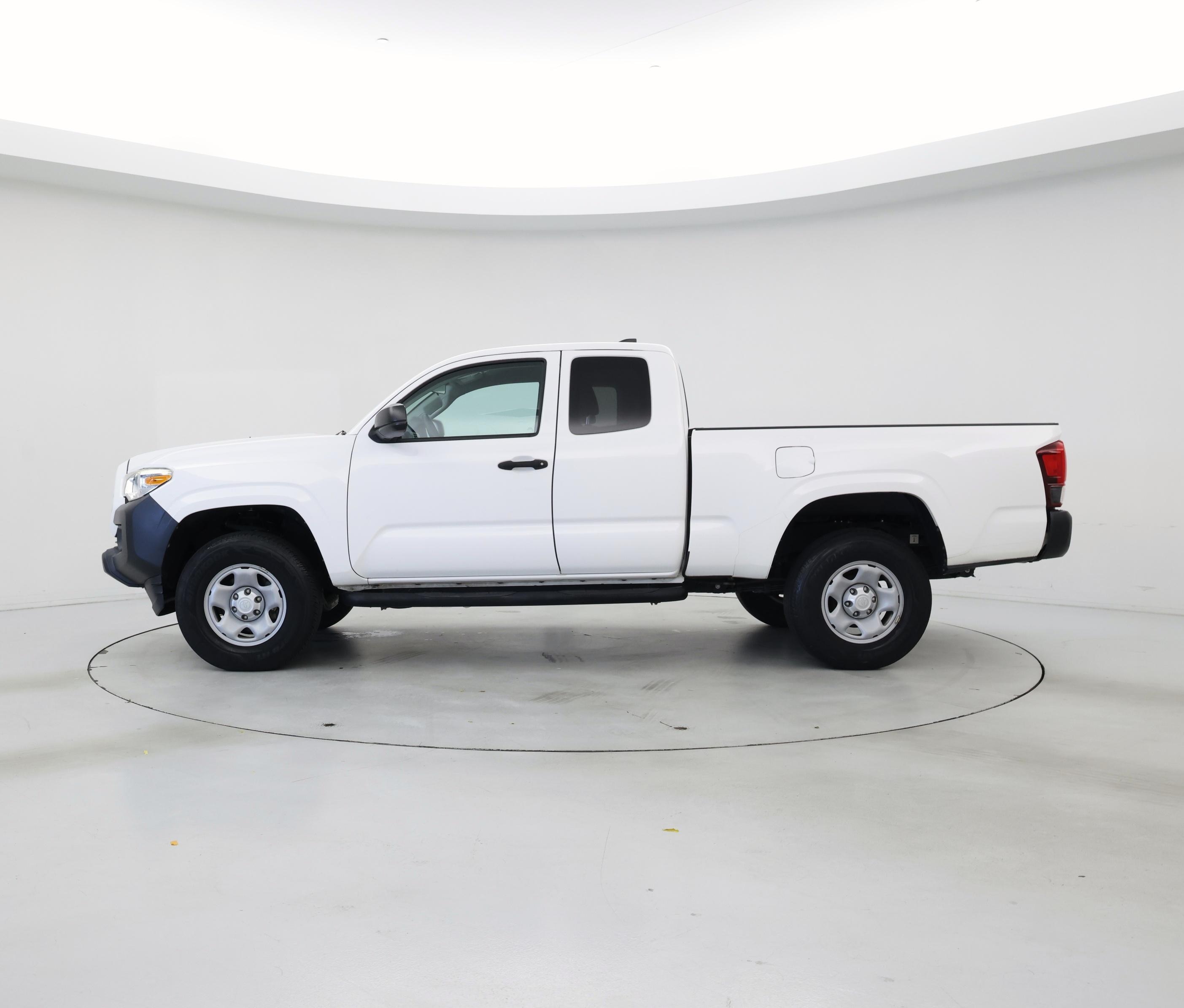 Thumbnail: 2019 Toyota Tacoma - 3