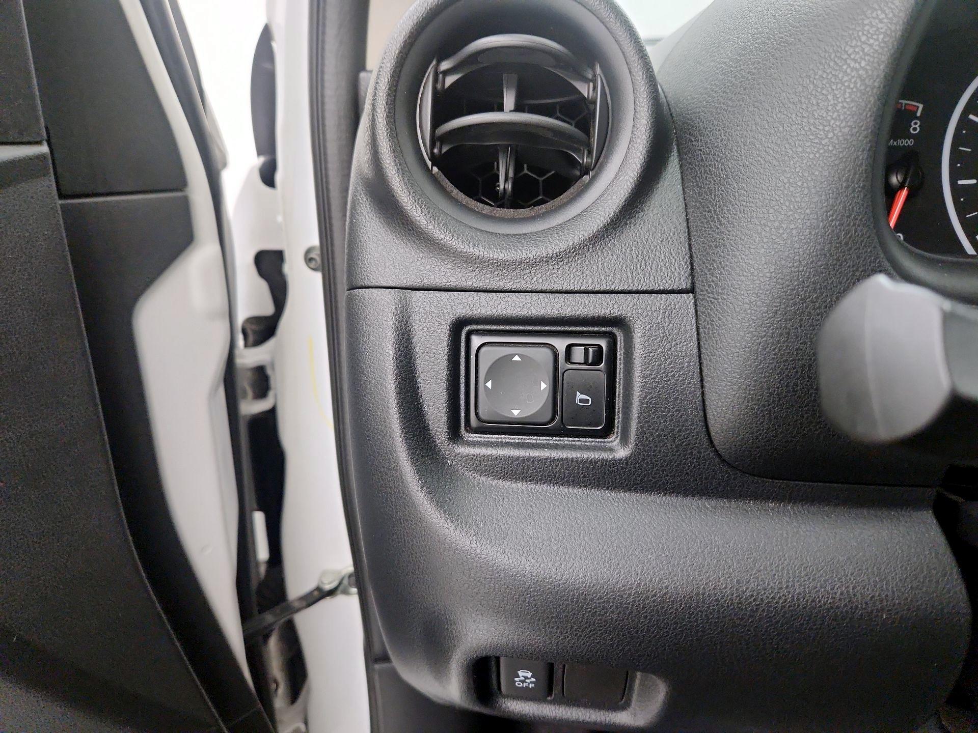 Thumbnail: 2016 Nissan Versa - 12