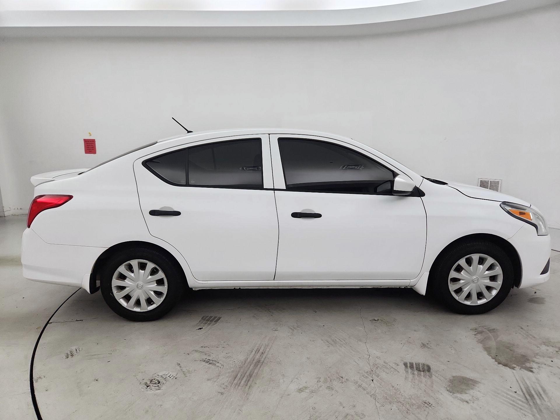 Thumbnail: 2016 Nissan Versa - 4