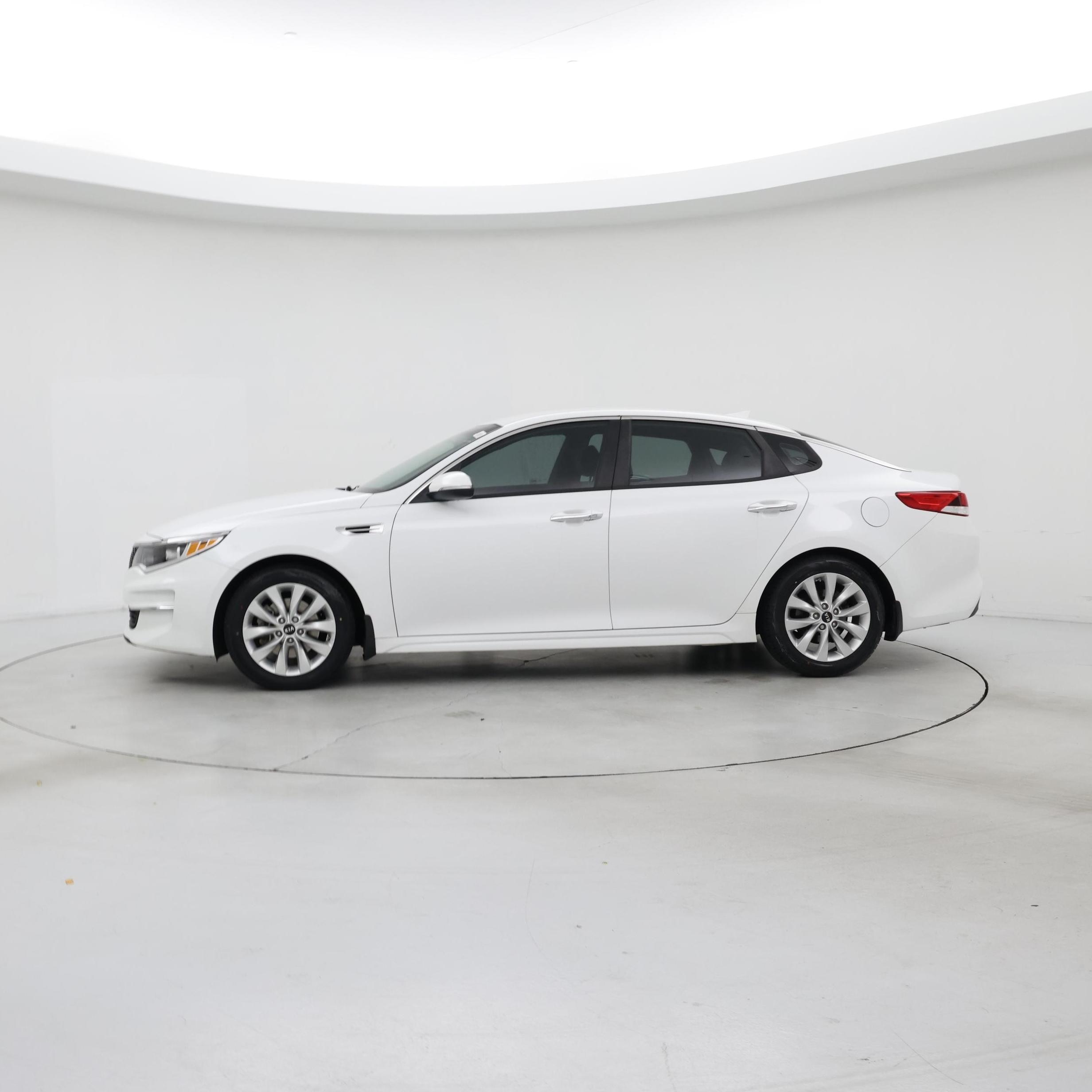 Thumbnail: 2018 Kia Optima - 3