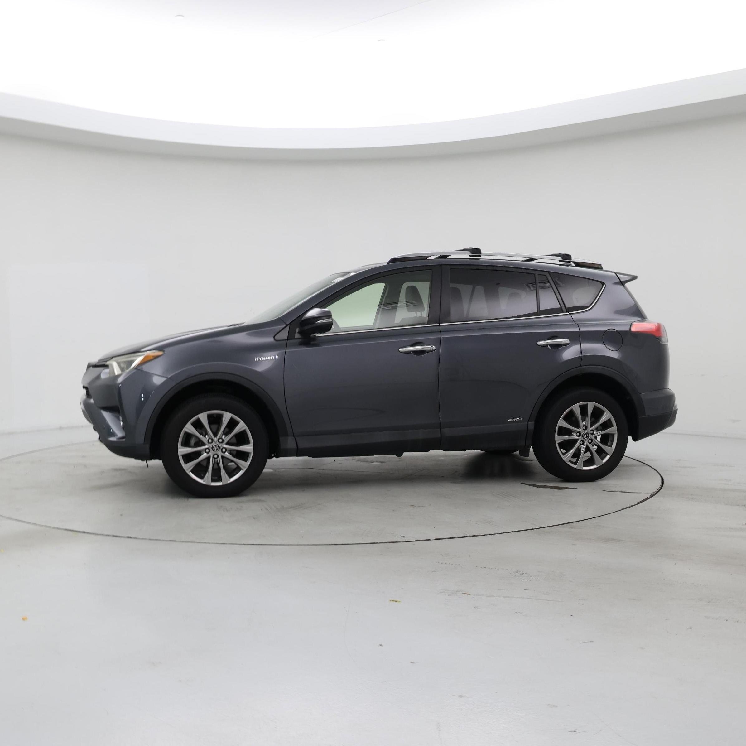 Thumbnail: 2017 Toyota RAV4 - 3