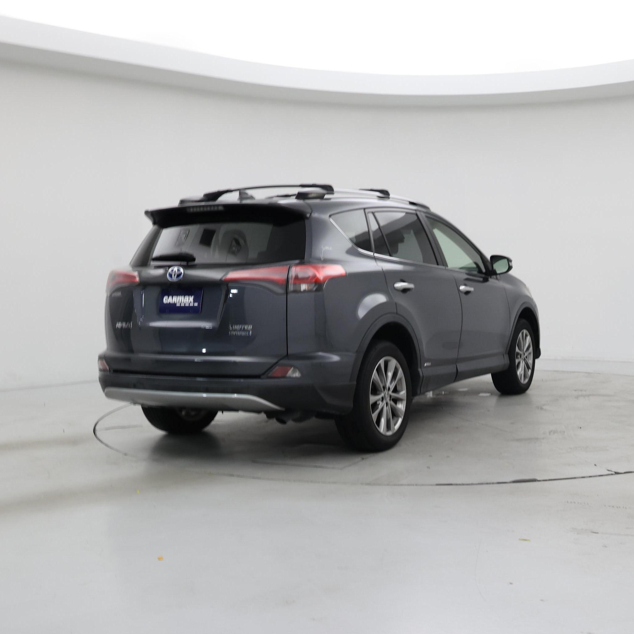 Thumbnail: 2017 Toyota RAV4 - 8