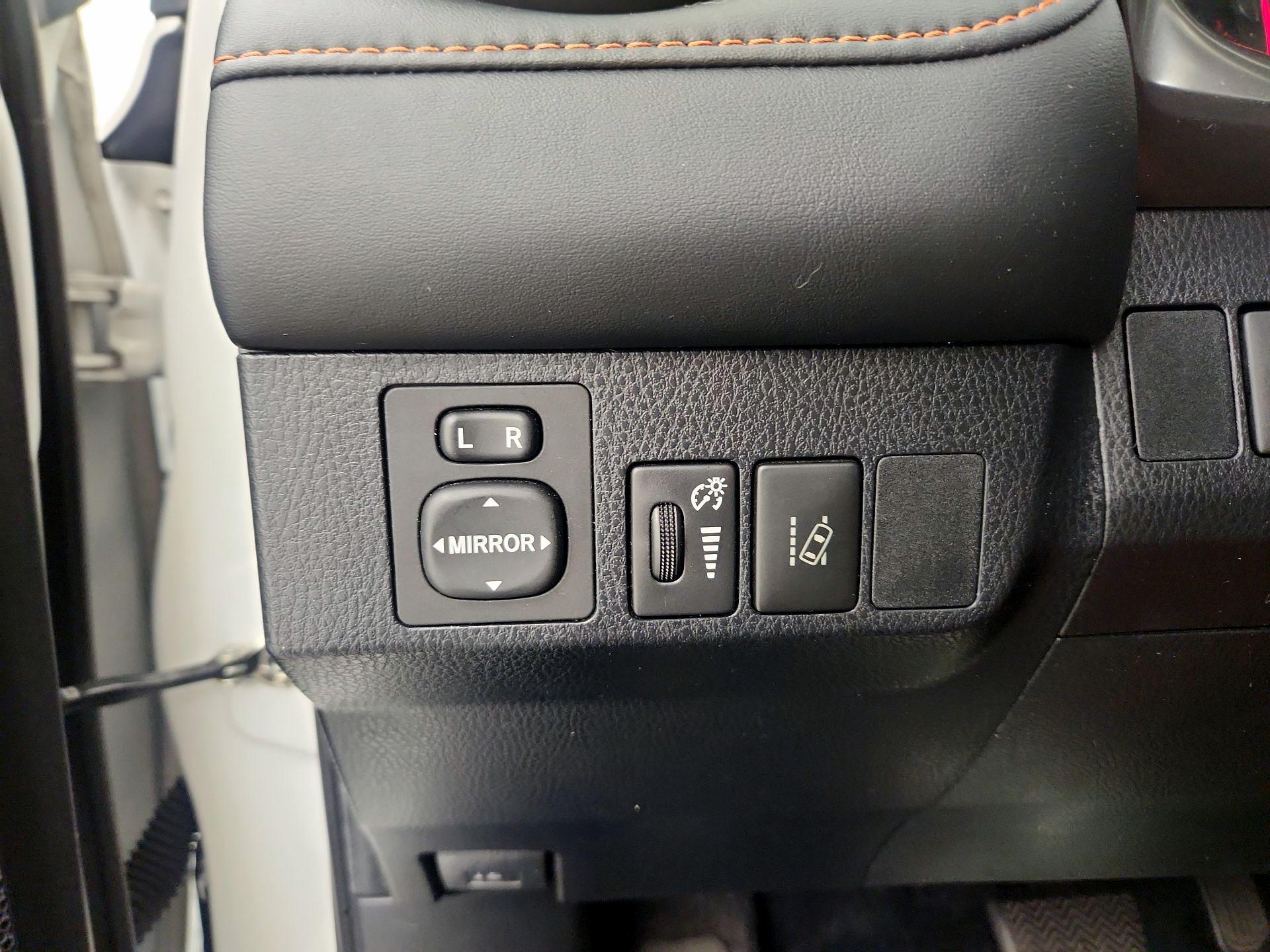 Thumbnail: 2018 Toyota RAV4 - 13