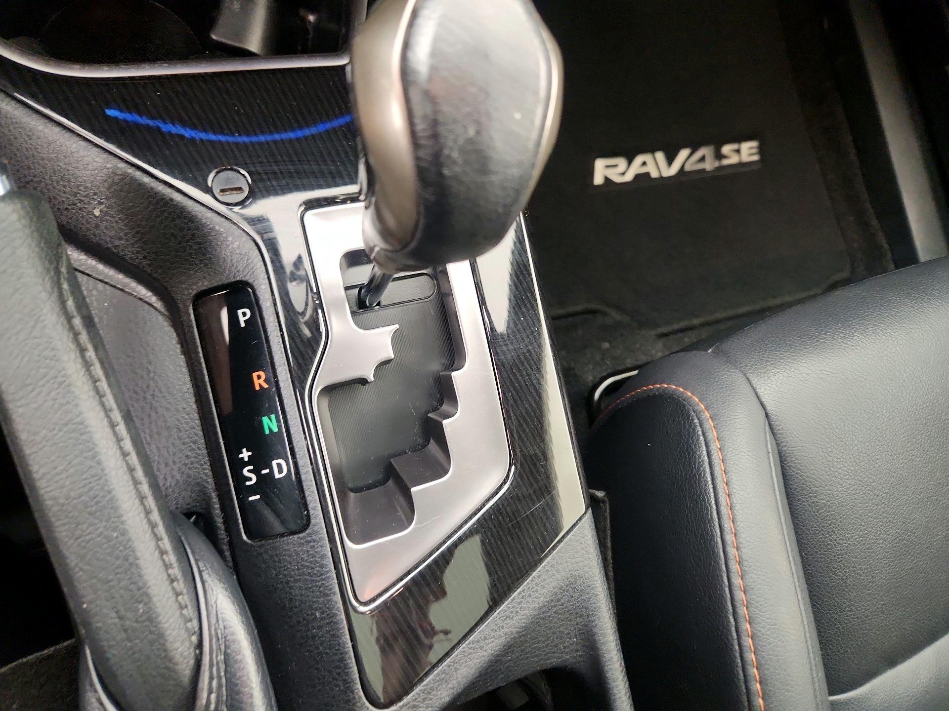 Thumbnail: 2018 Toyota RAV4 - 17
