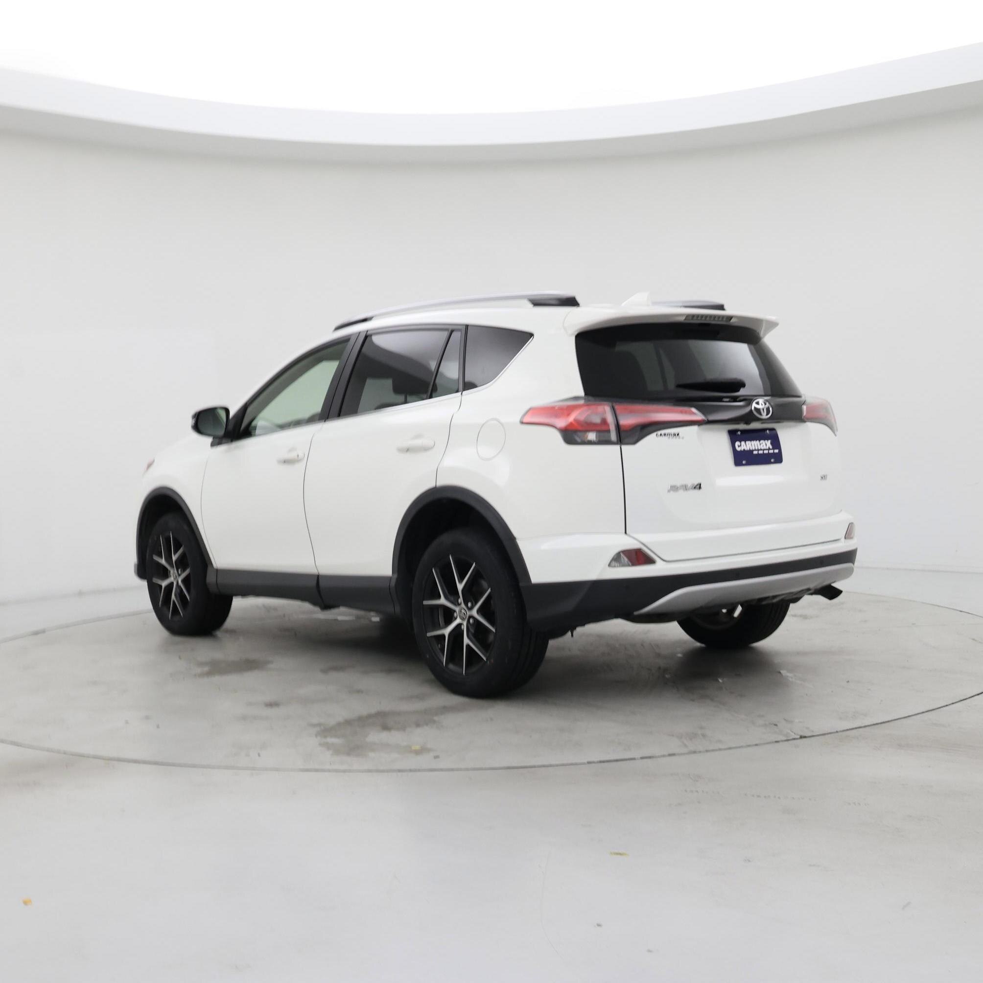 Thumbnail: 2018 Toyota RAV4 - 2