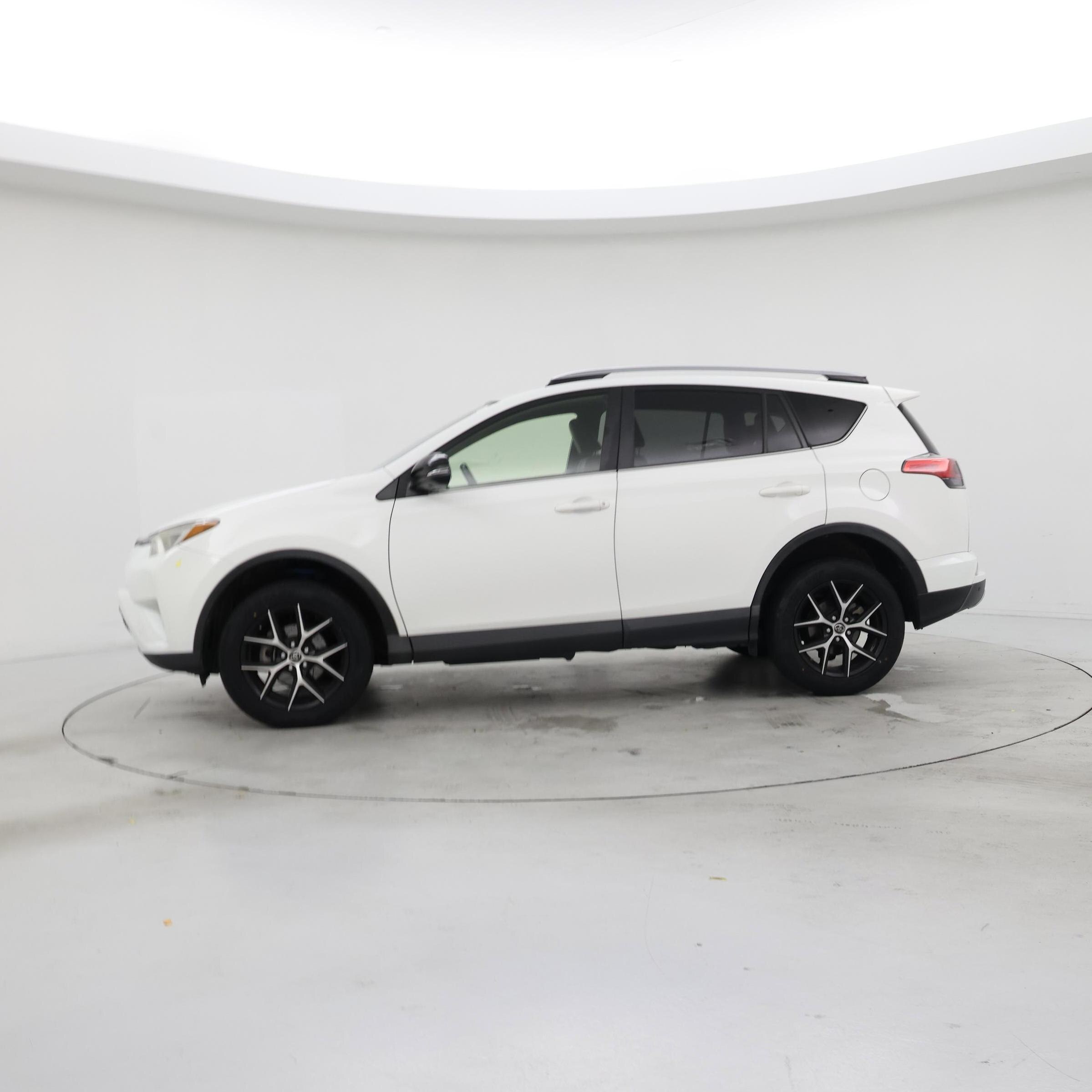 Thumbnail: 2018 Toyota RAV4 - 3