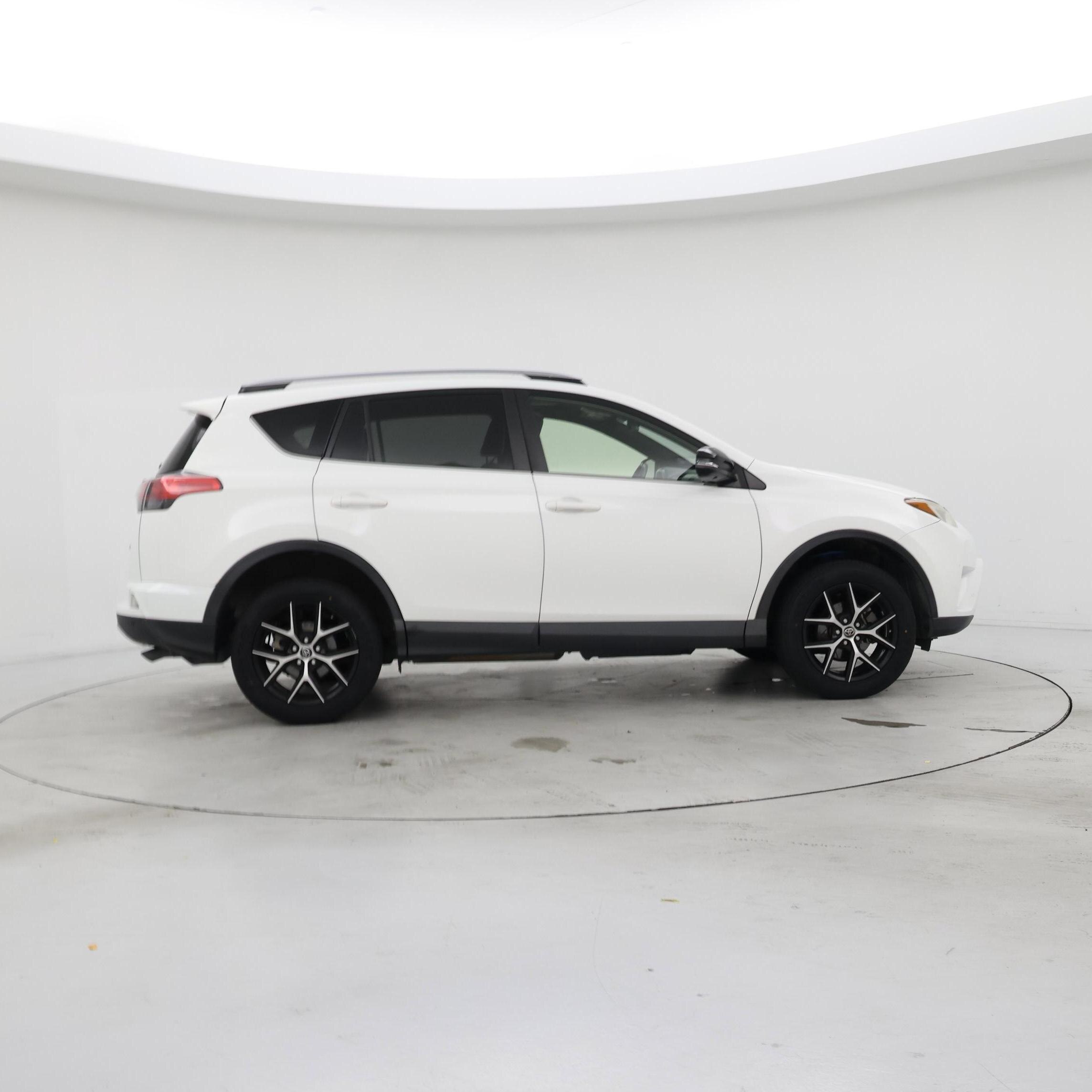 Thumbnail: 2018 Toyota RAV4 - 7