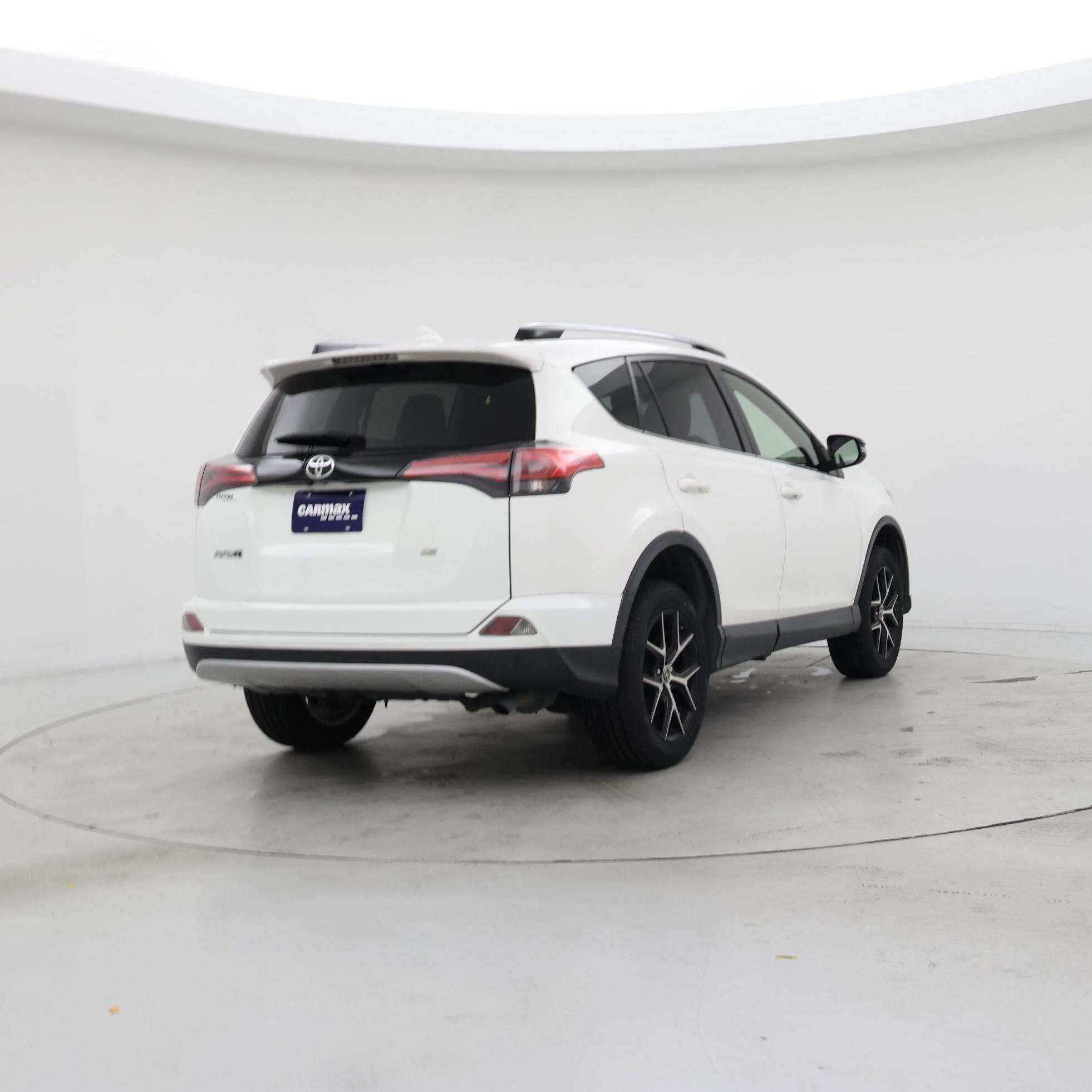 Thumbnail: 2018 Toyota RAV4 - 8