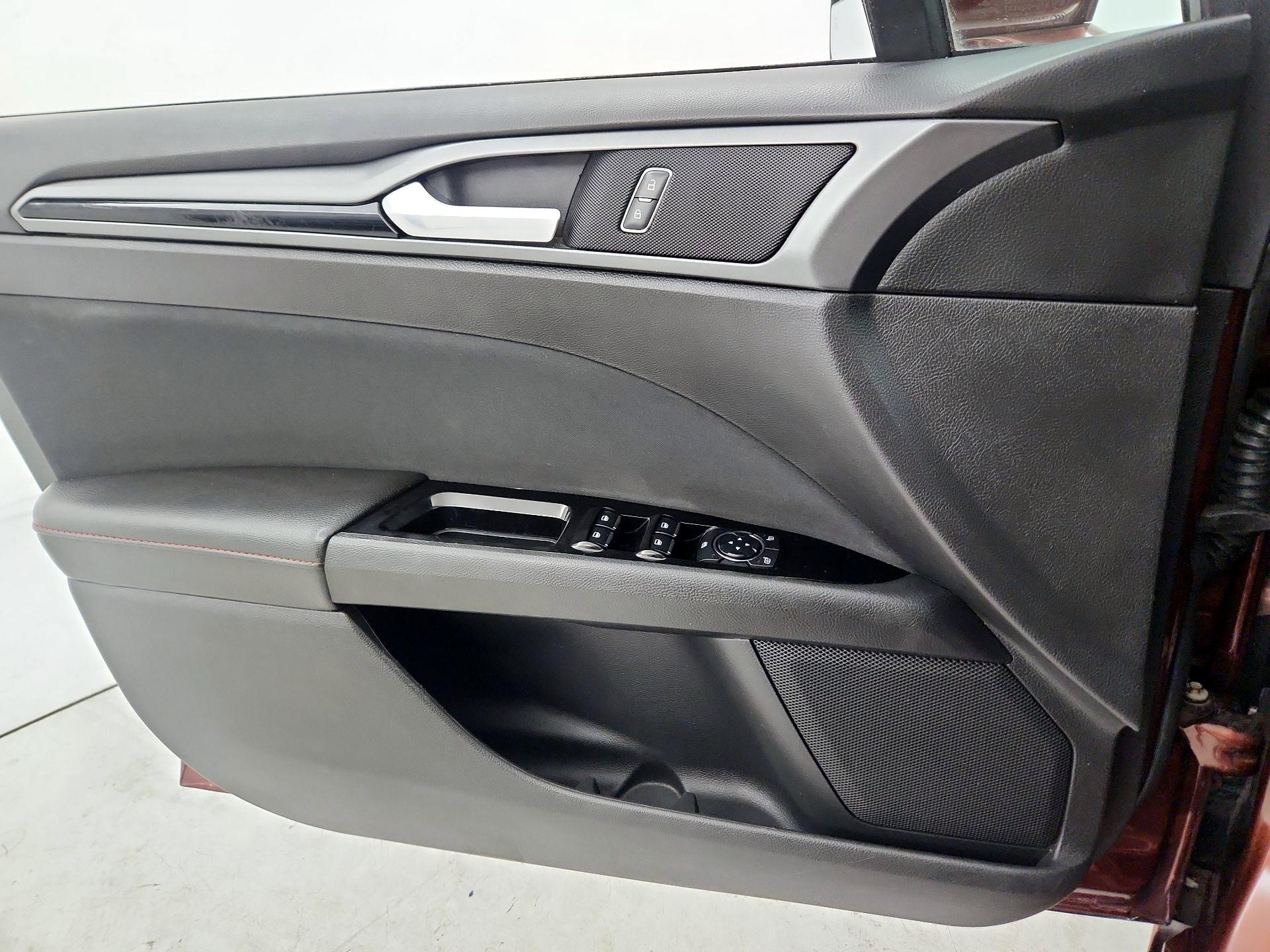 Thumbnail: 2015 Ford Fusion - 12