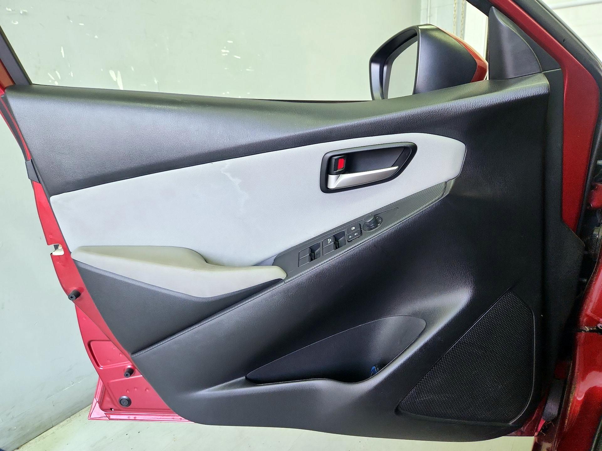 Thumbnail: 2019 Toyota Yaris - 12