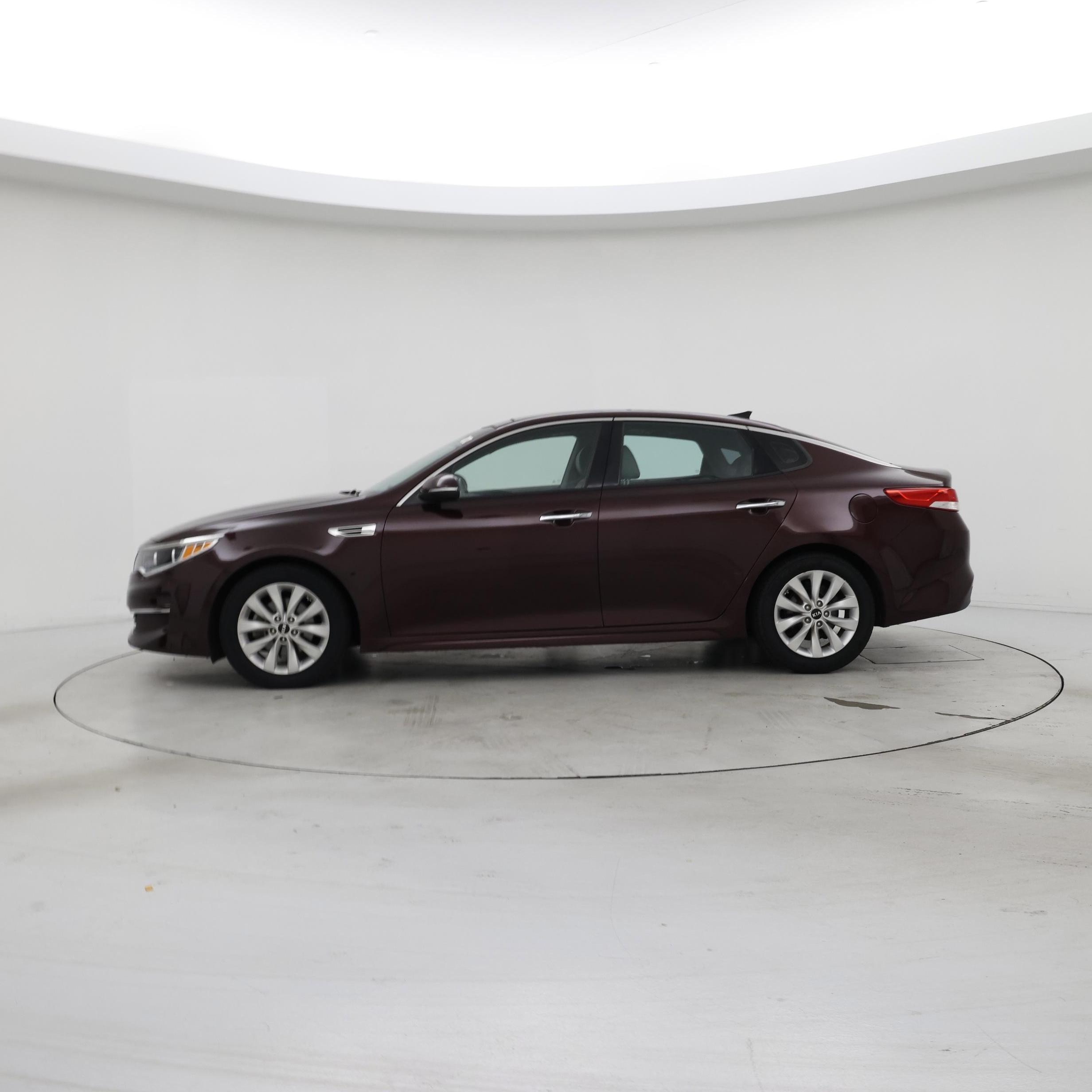 Thumbnail: 2016 Kia Optima - 3