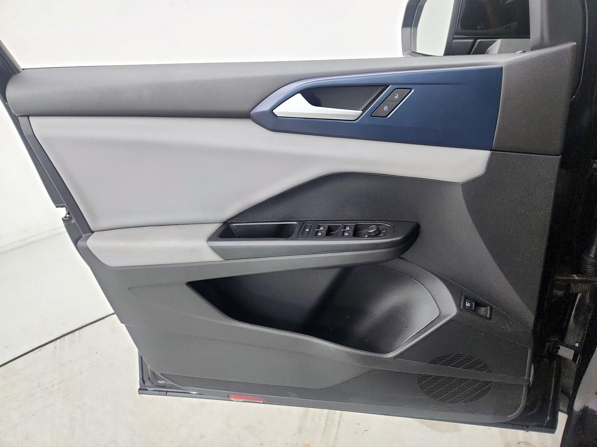 Thumbnail: 2022 Volkswagen Taos - 12