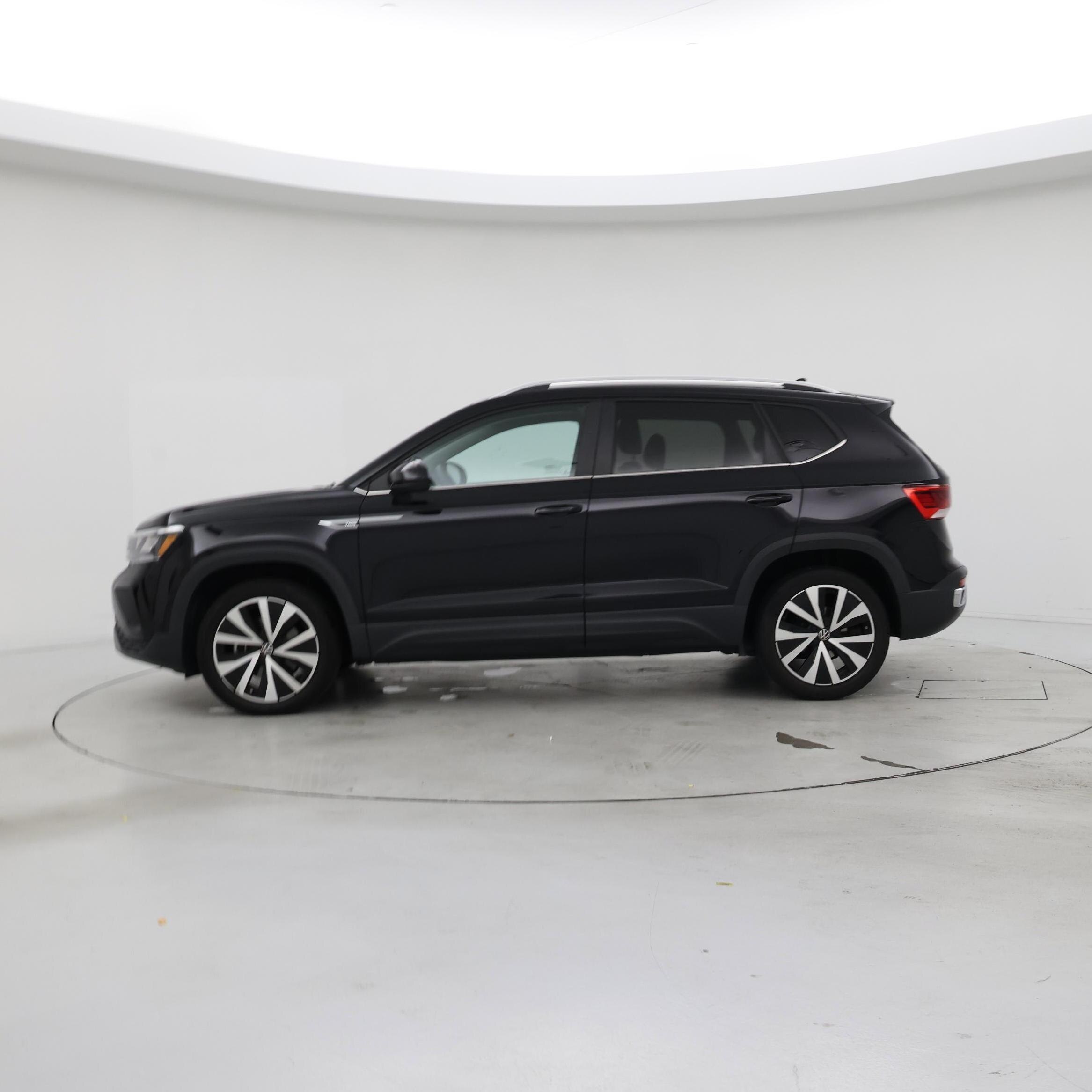 Thumbnail: 2022 Volkswagen Taos - 3