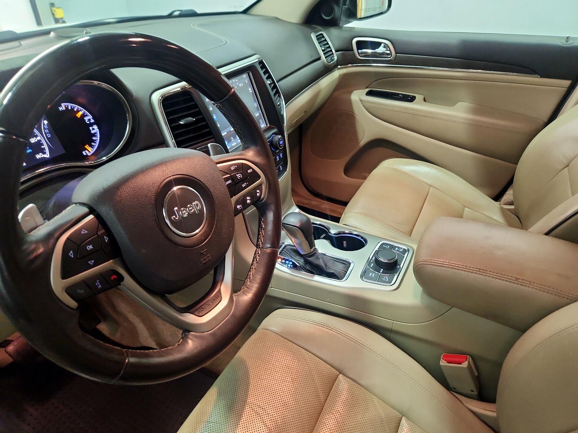 Thumbnail: 2017 Jeep Grand Cherokee - 11
