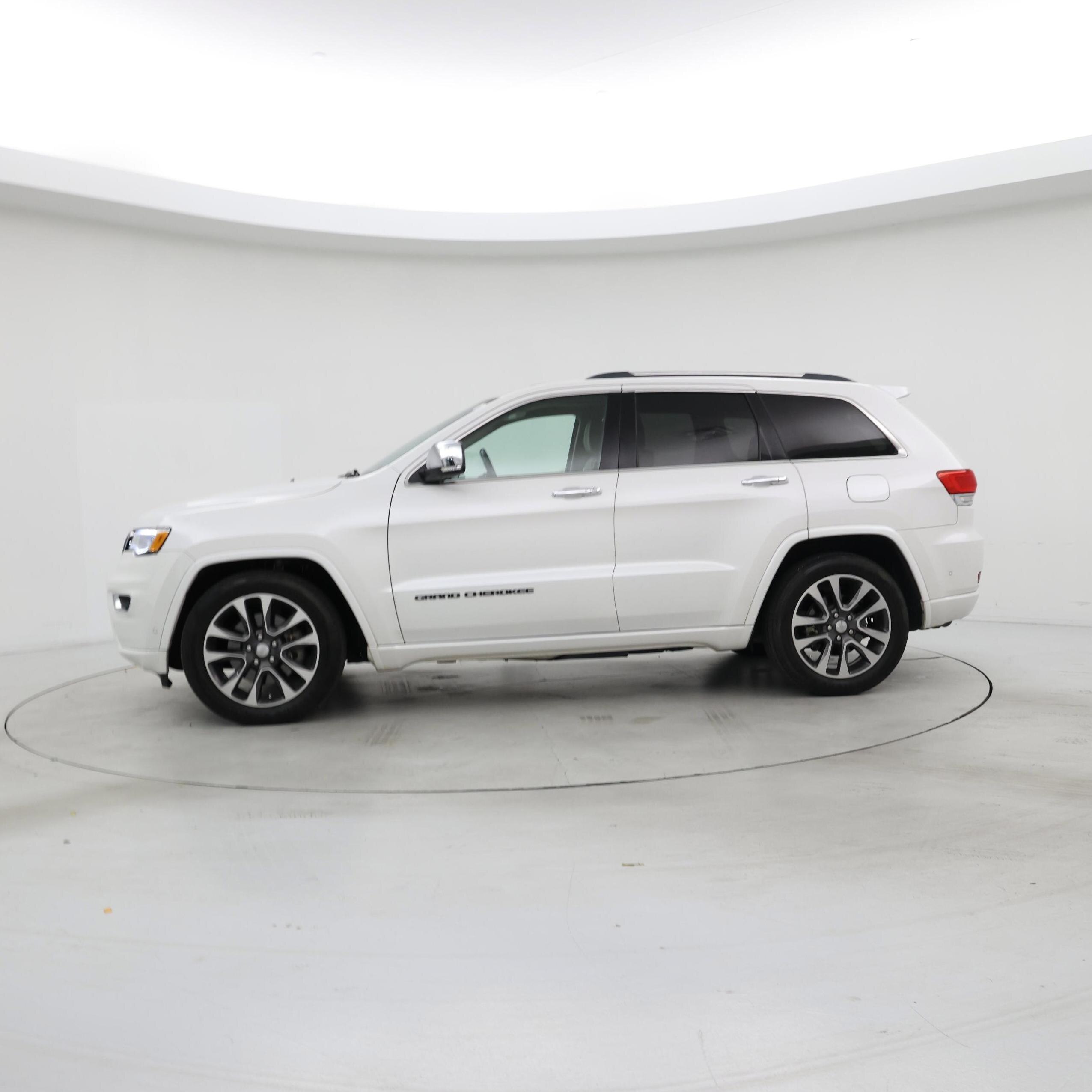 Thumbnail: 2017 Jeep Grand Cherokee - 3