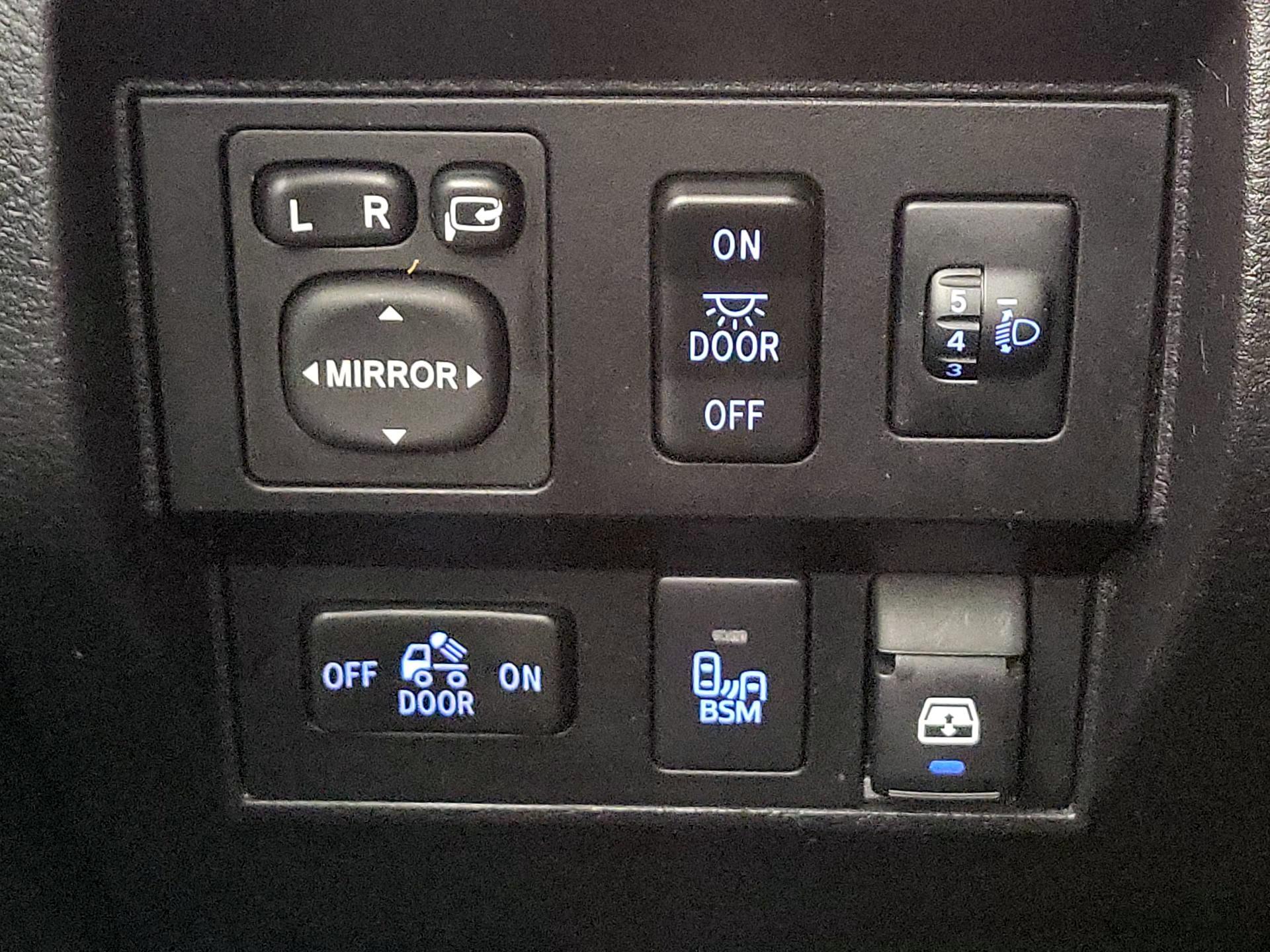 Thumbnail: 2015 Toyota Tundra - 13