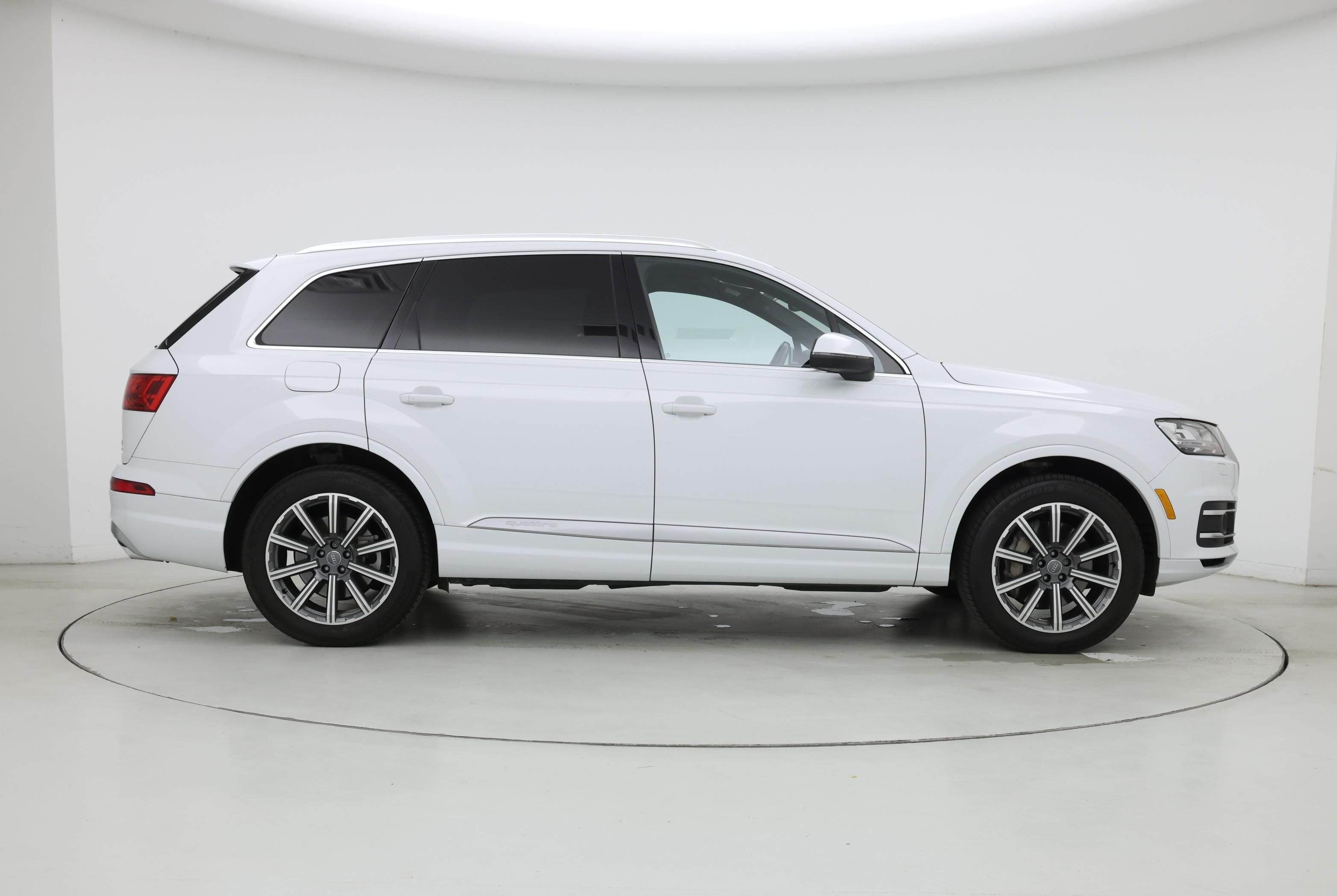 Thumbnail: 2017 Audi Q7 - 7