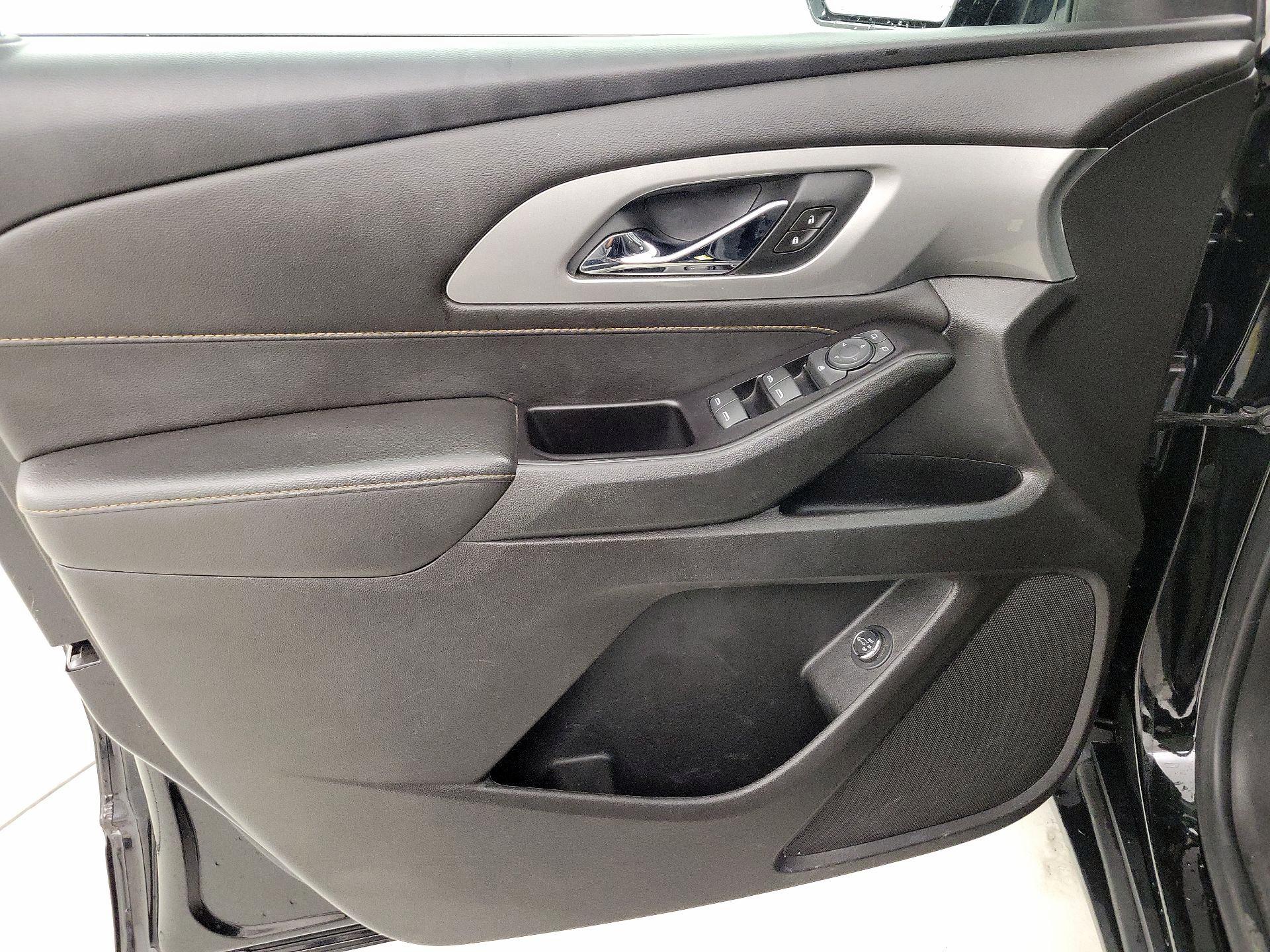 Thumbnail: 2020 Chevrolet Traverse - 12