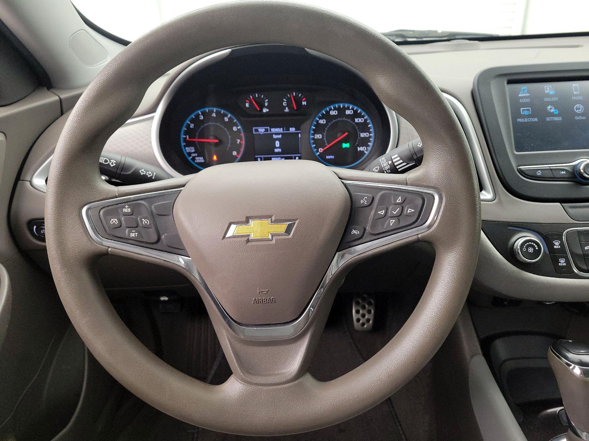 Thumbnail: 2016 Chevrolet Malibu - 10