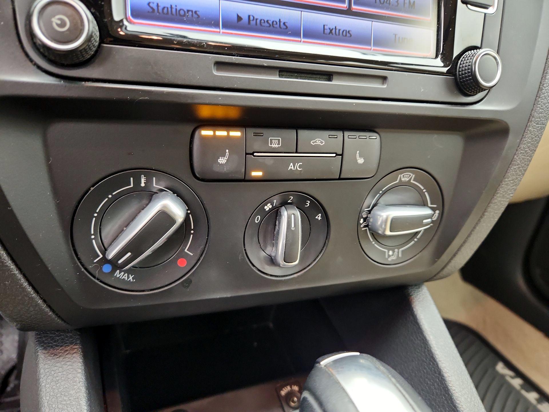 Thumbnail: 2015 Volkswagen Jetta - 16