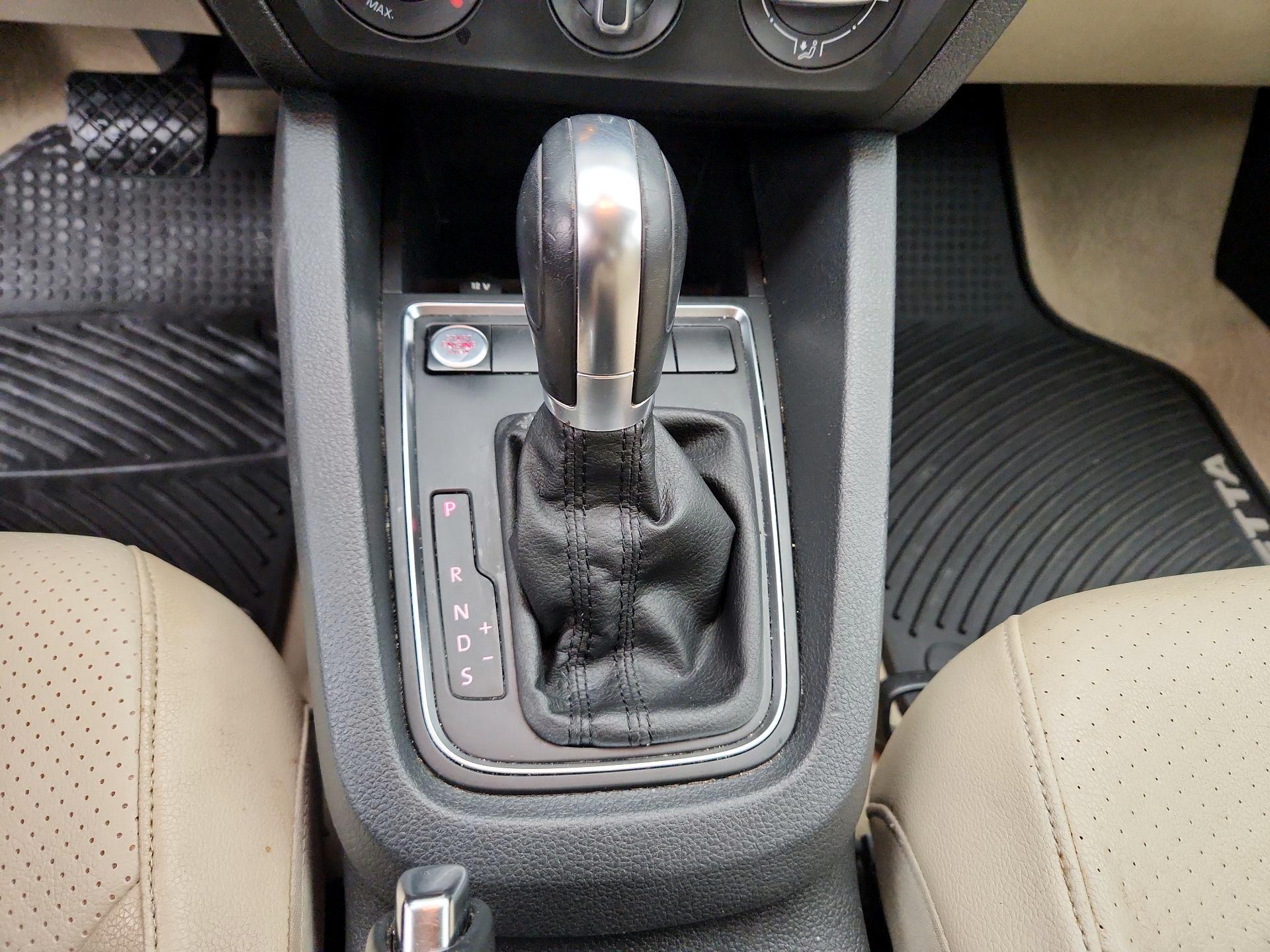 Thumbnail: 2015 Volkswagen Jetta - 17