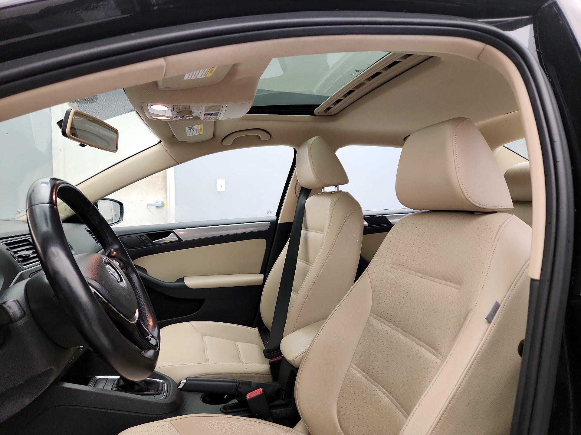 Thumbnail: 2015 Volkswagen Jetta - 19